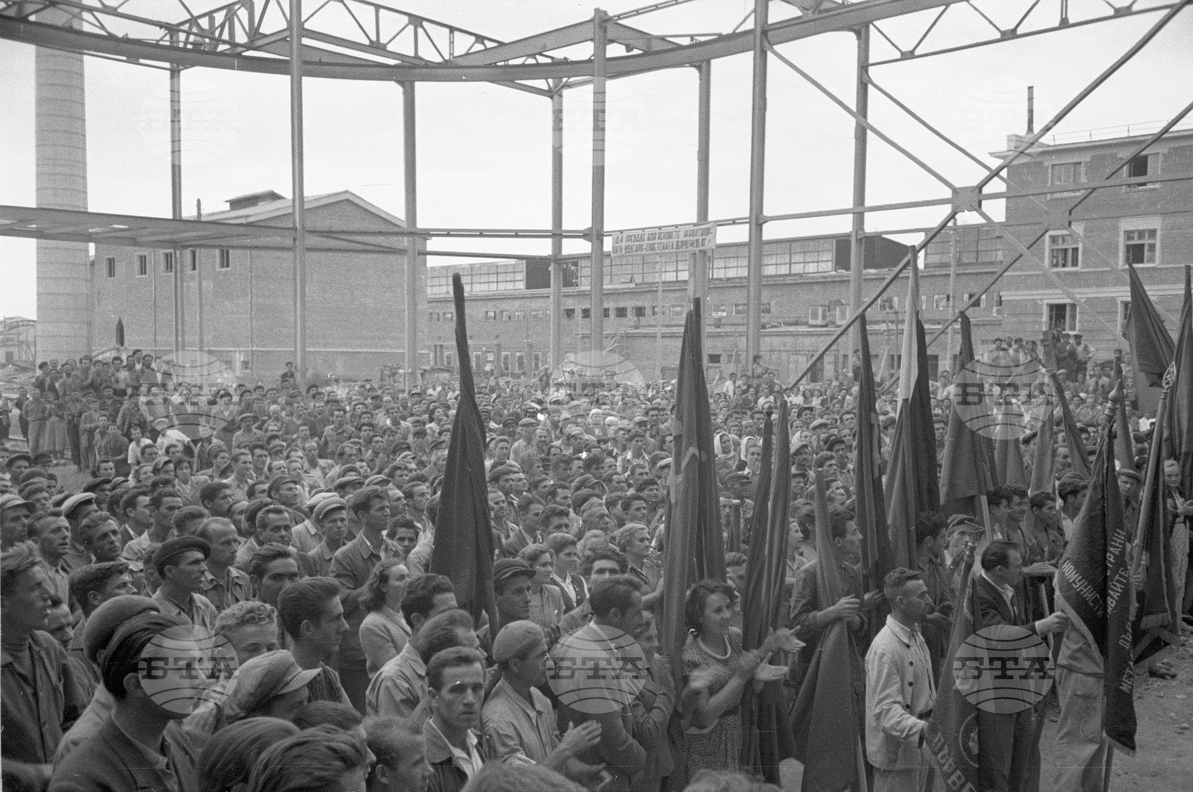 Държавен металургичен завод „Ленин“ - 1953 година - отливане на първата българска стомана