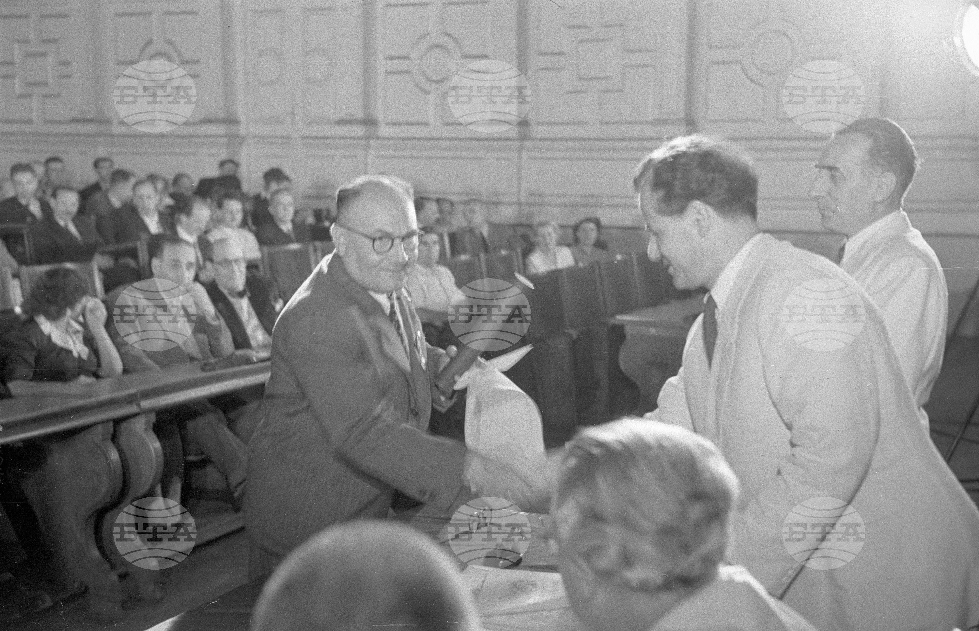 Връчване на Димитровски награди на лауреатите за 1951 година