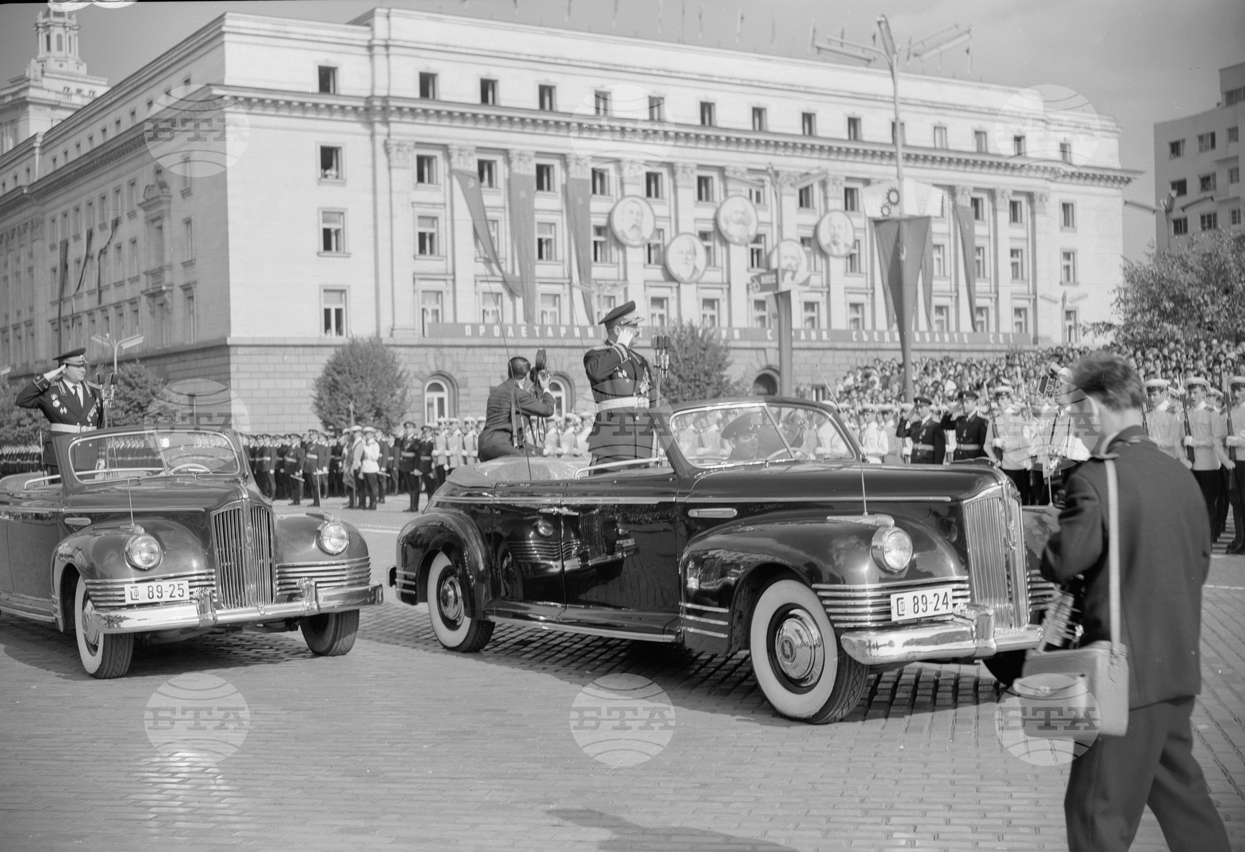 Военен парад и манифестация на трудещите се в София по случай 9-ти септември