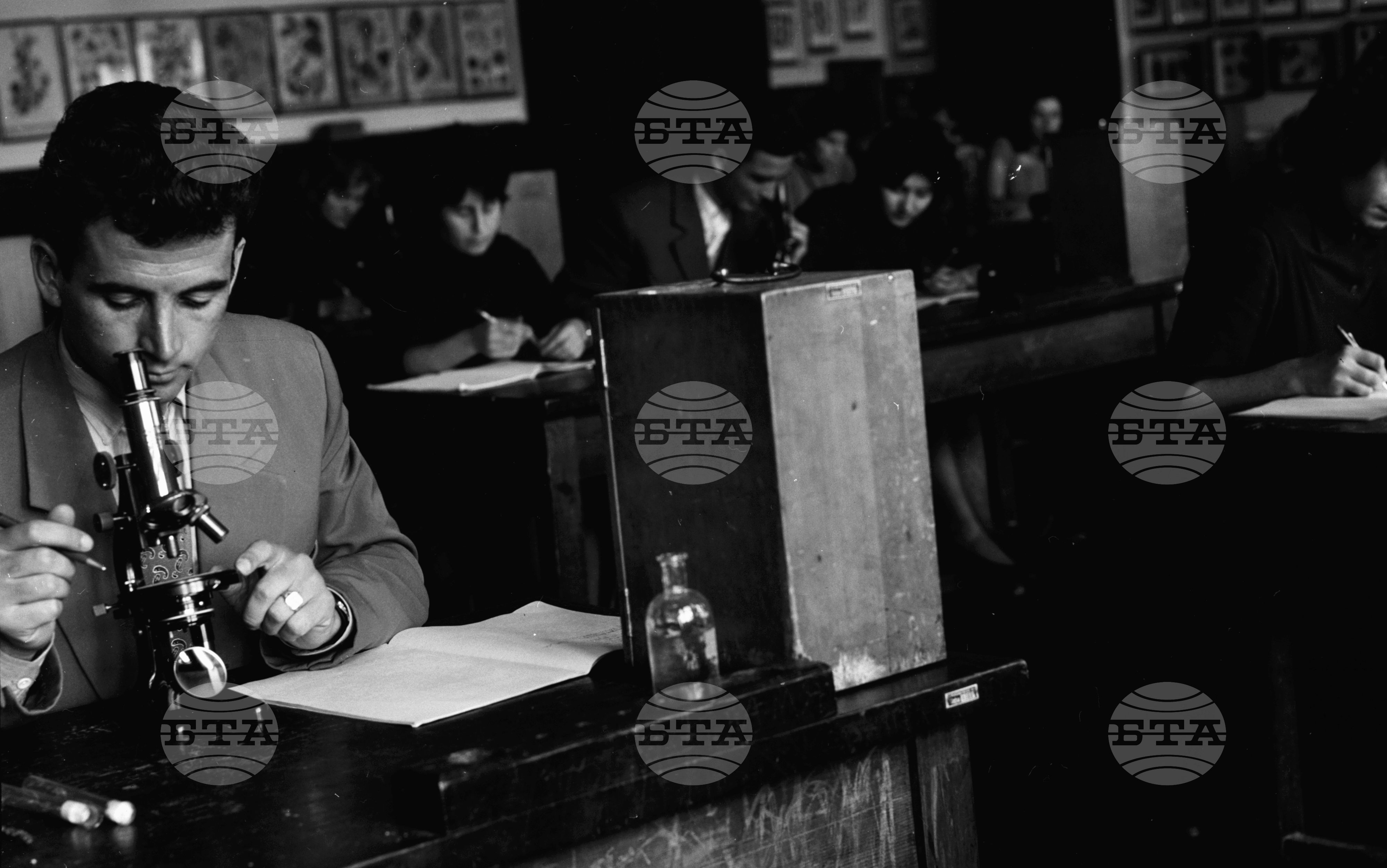 Студенти от Висшия селскостопански институт "Георги Димитров" Агрономически факултет