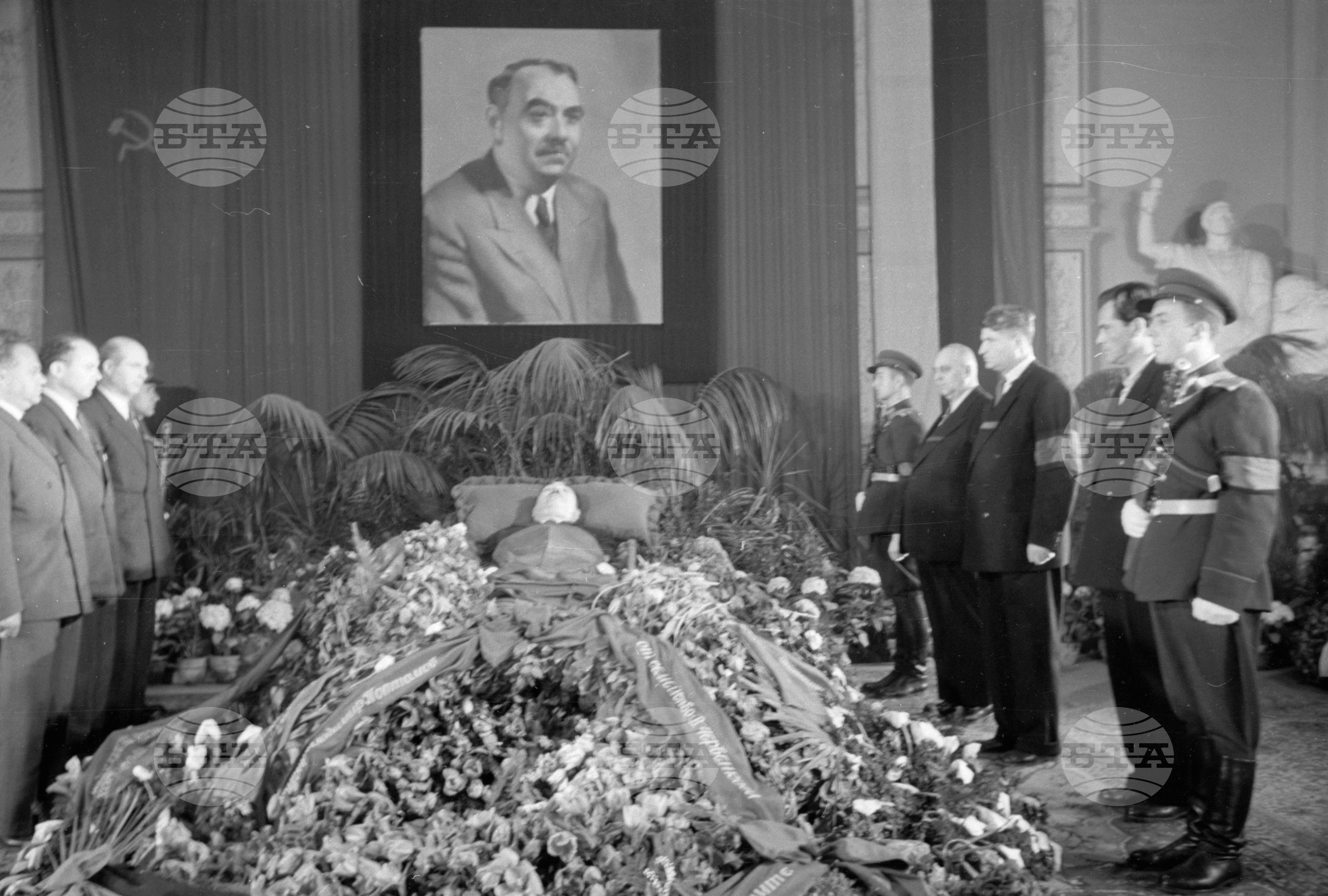 Погребение на подпредседателя на Министерски съвет и член на Политбюро на ЦК на БКП Владимир Поптомов