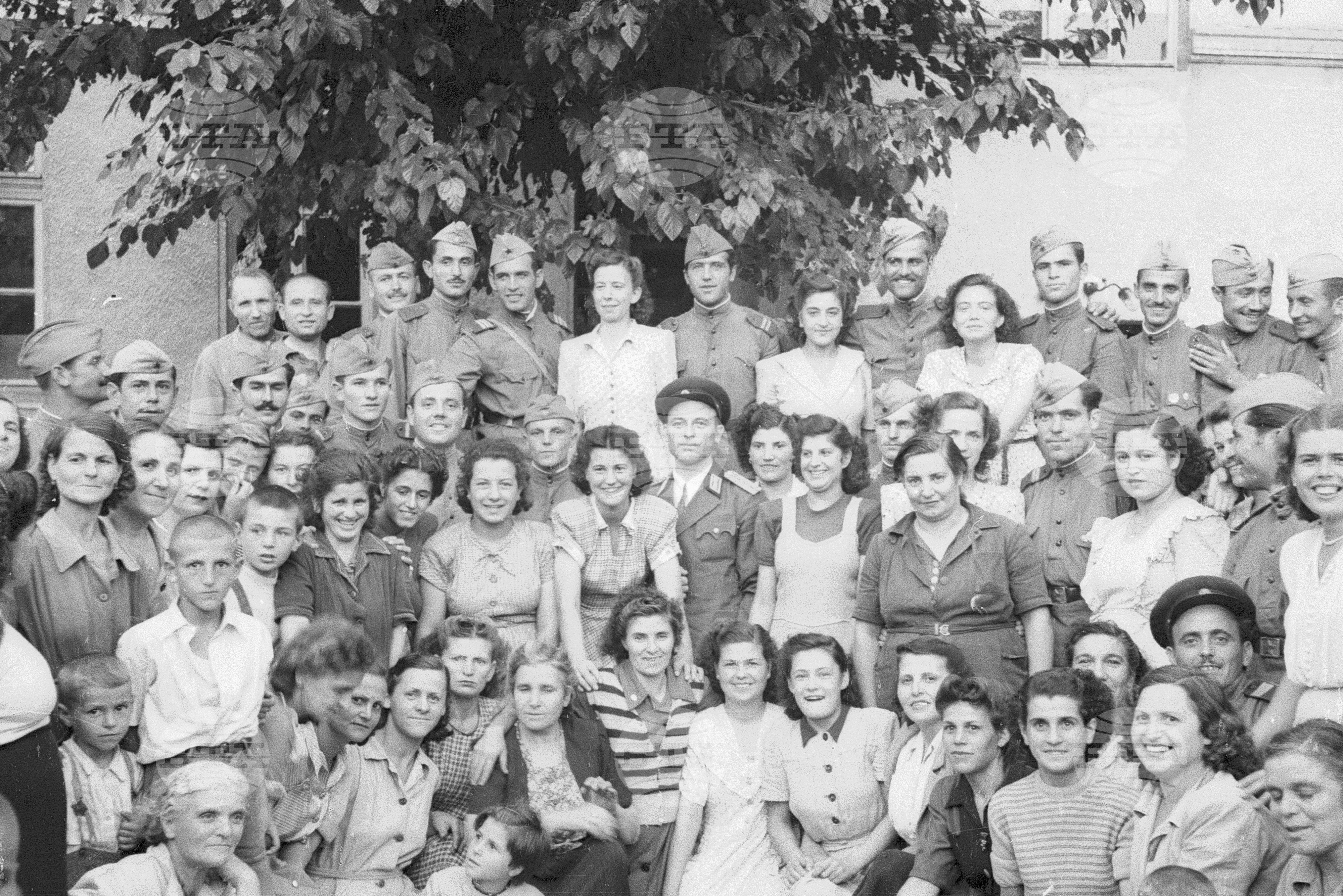 Годишно отчетно събрание в ТКЗС в с. Черногорево. Архив - Българска телеграфна агенция (БТА), 1951
