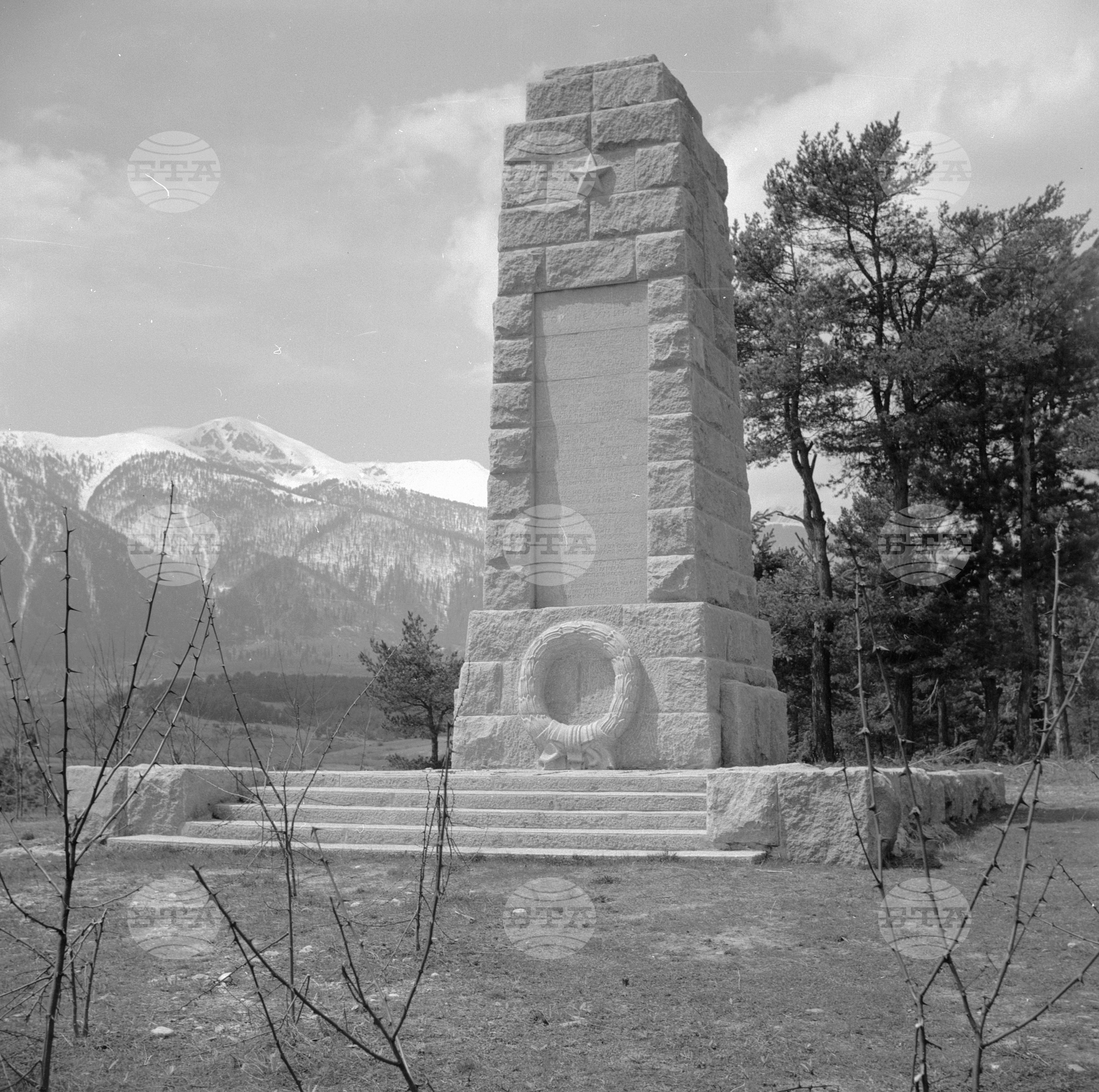 Паметници от черното фашистко минало