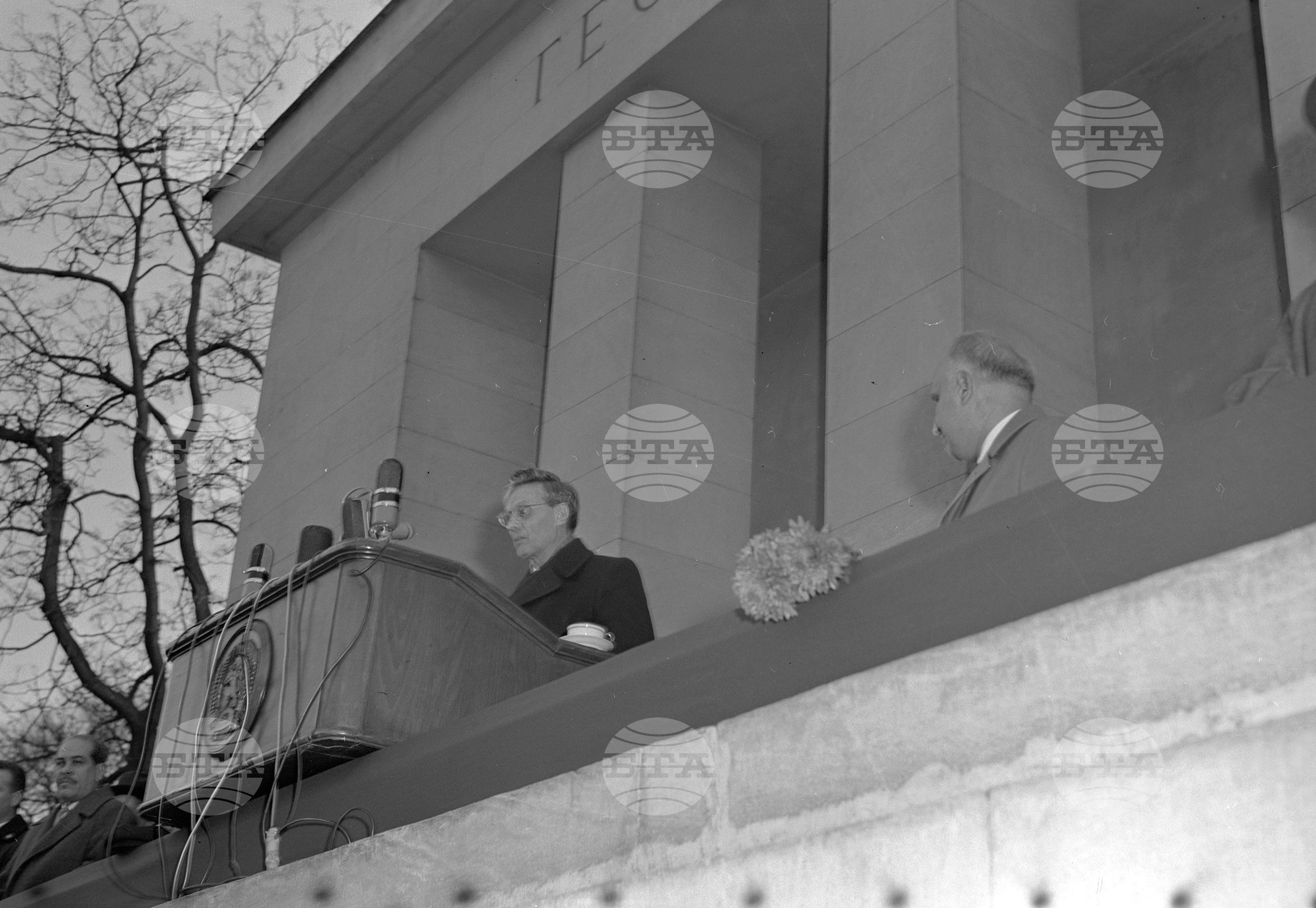 Многохиляден митинг в столицата по случай завършването на Осмия Конгрес на Българската комунистическа партия