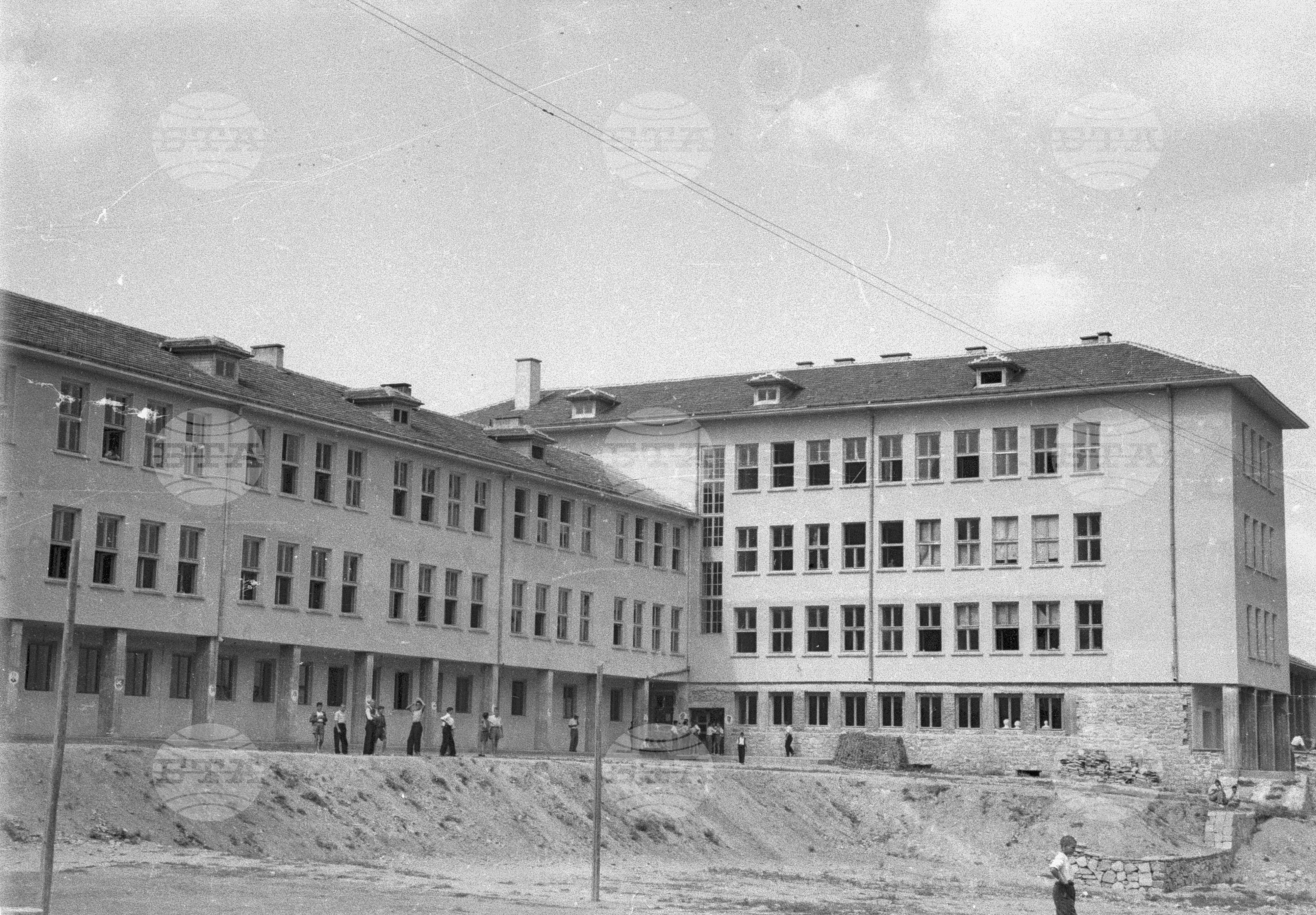 Откриване на гимназията в Перущица, 1951
