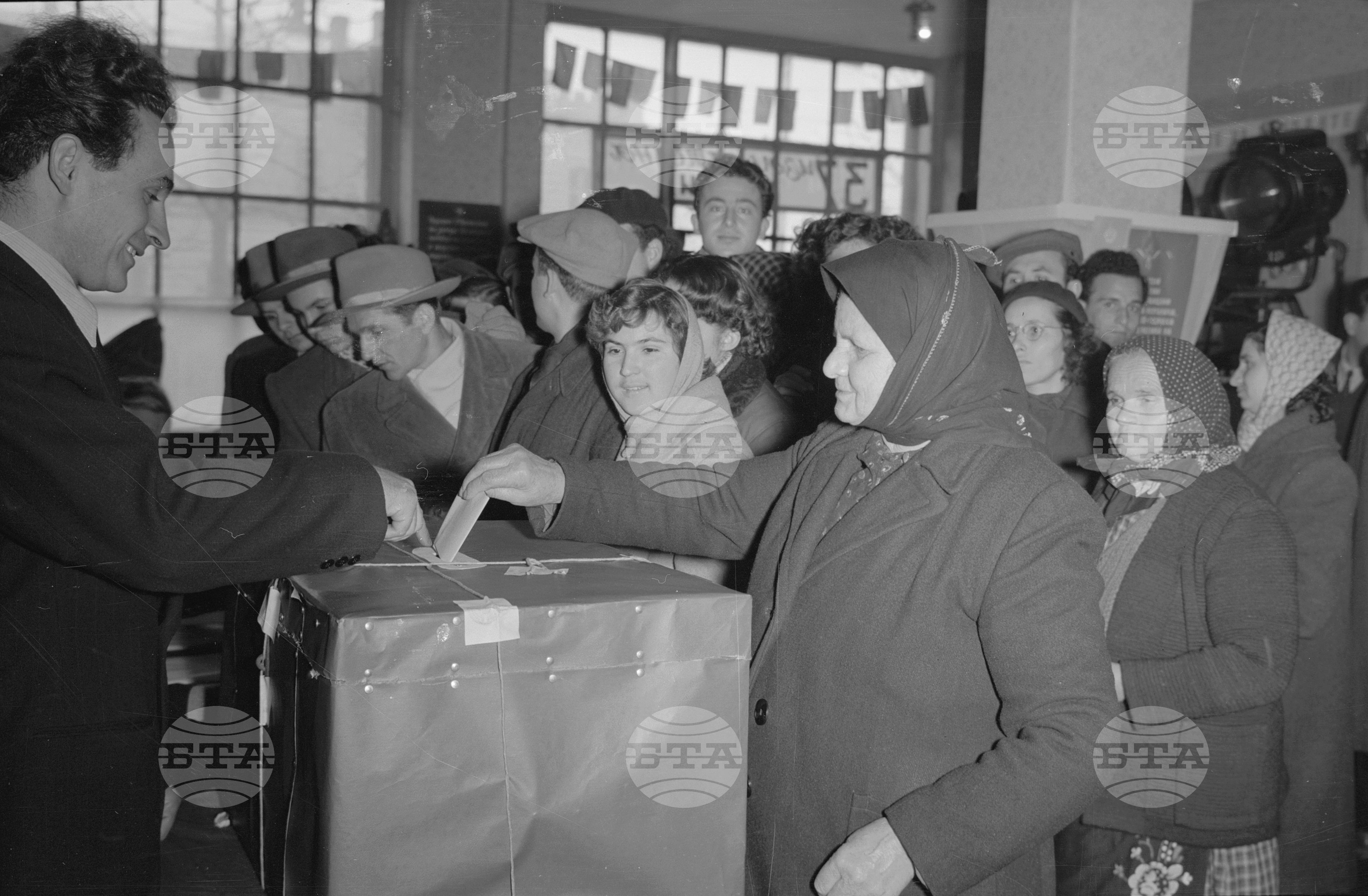 Изборният ден на 12 февруари 1956 година в София (Червенковски район)