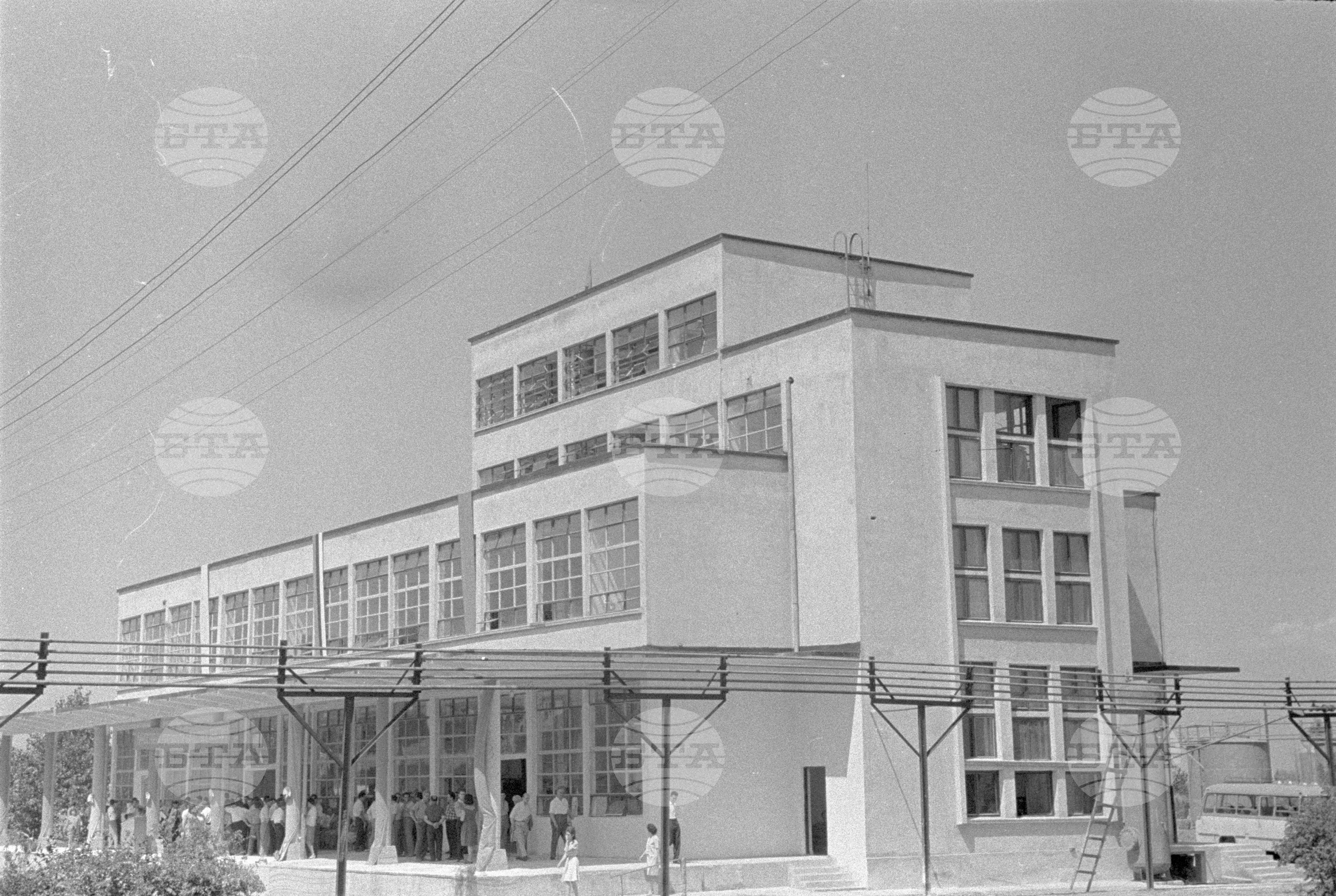 Новият цех за емулсионни масла към Химическия комбинат "Верила"