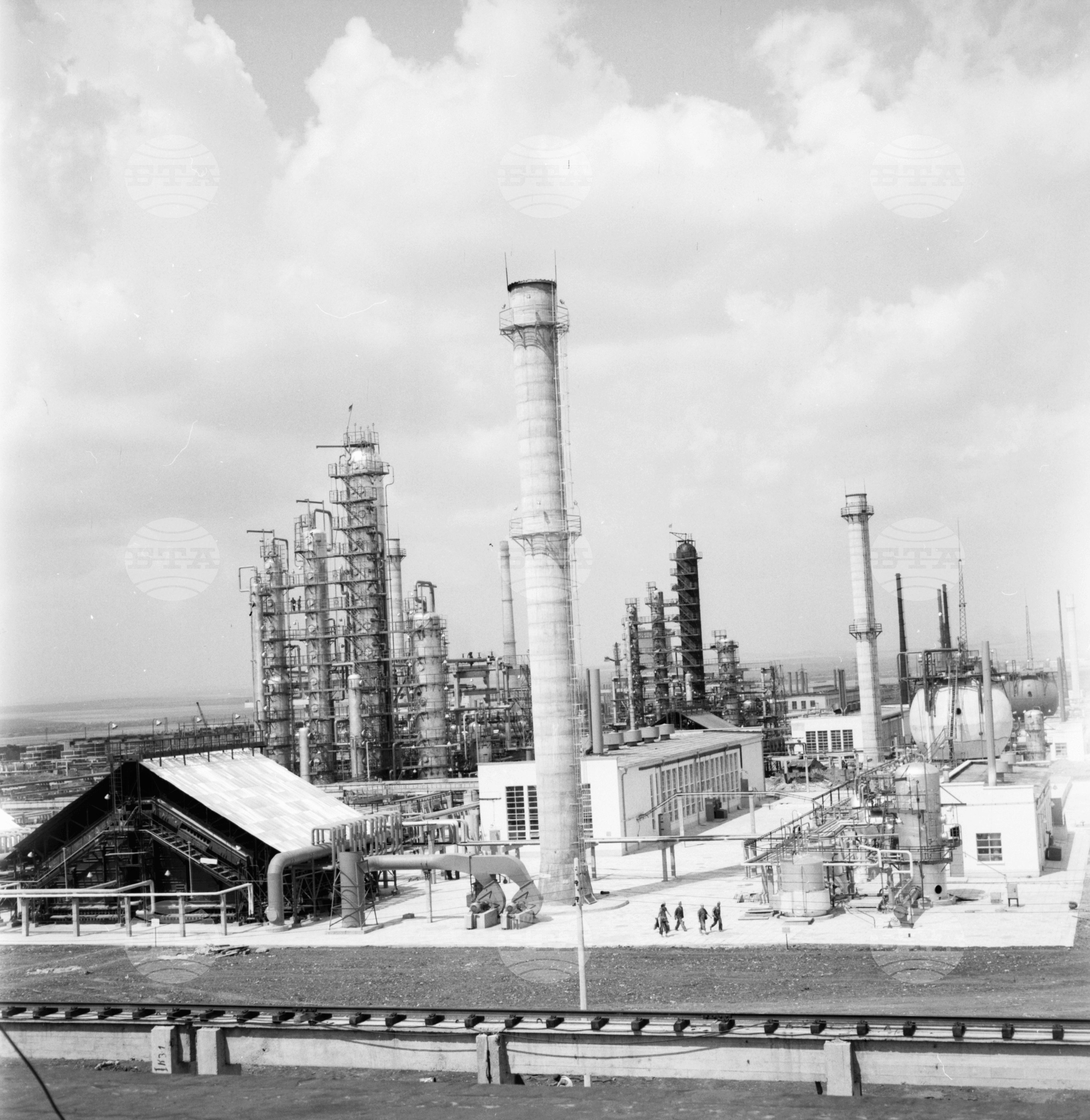 Нефтопреработвателния завод 1963 година