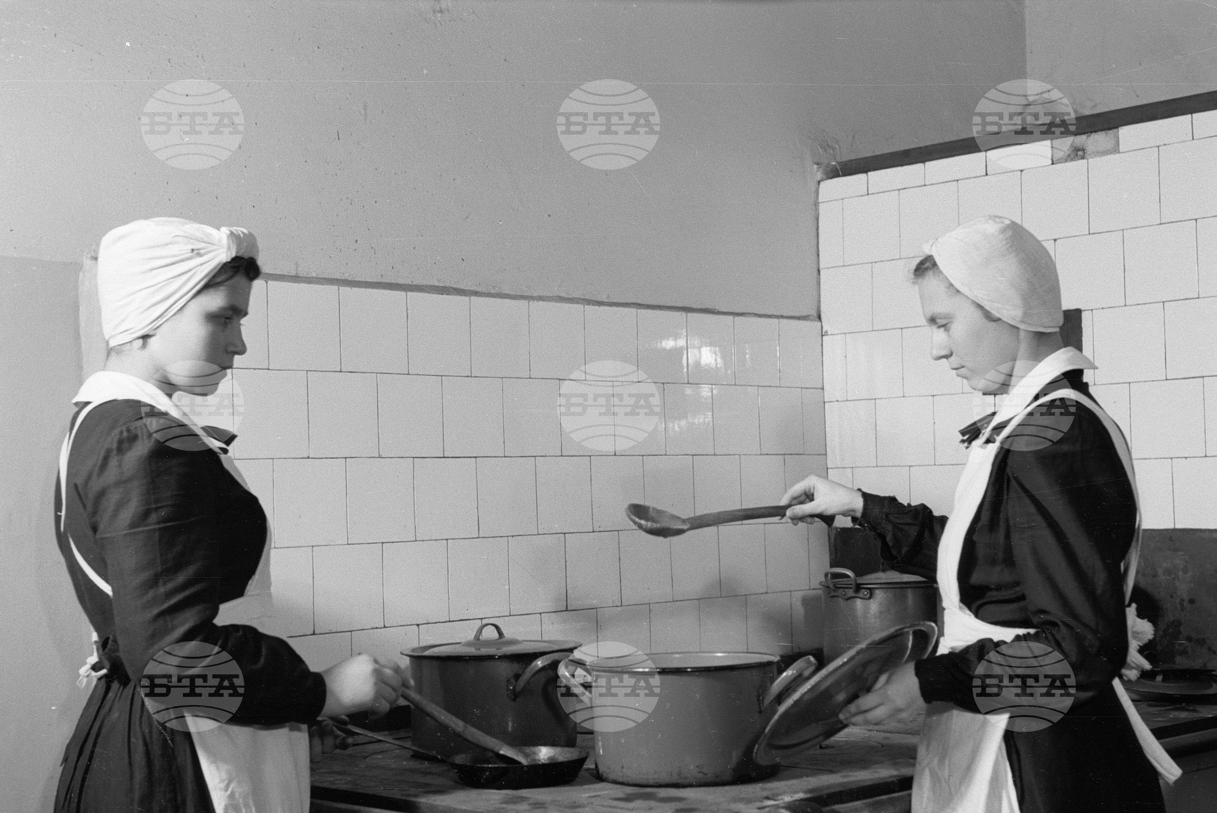 Техникум по обществено хранене в София - 1953 година