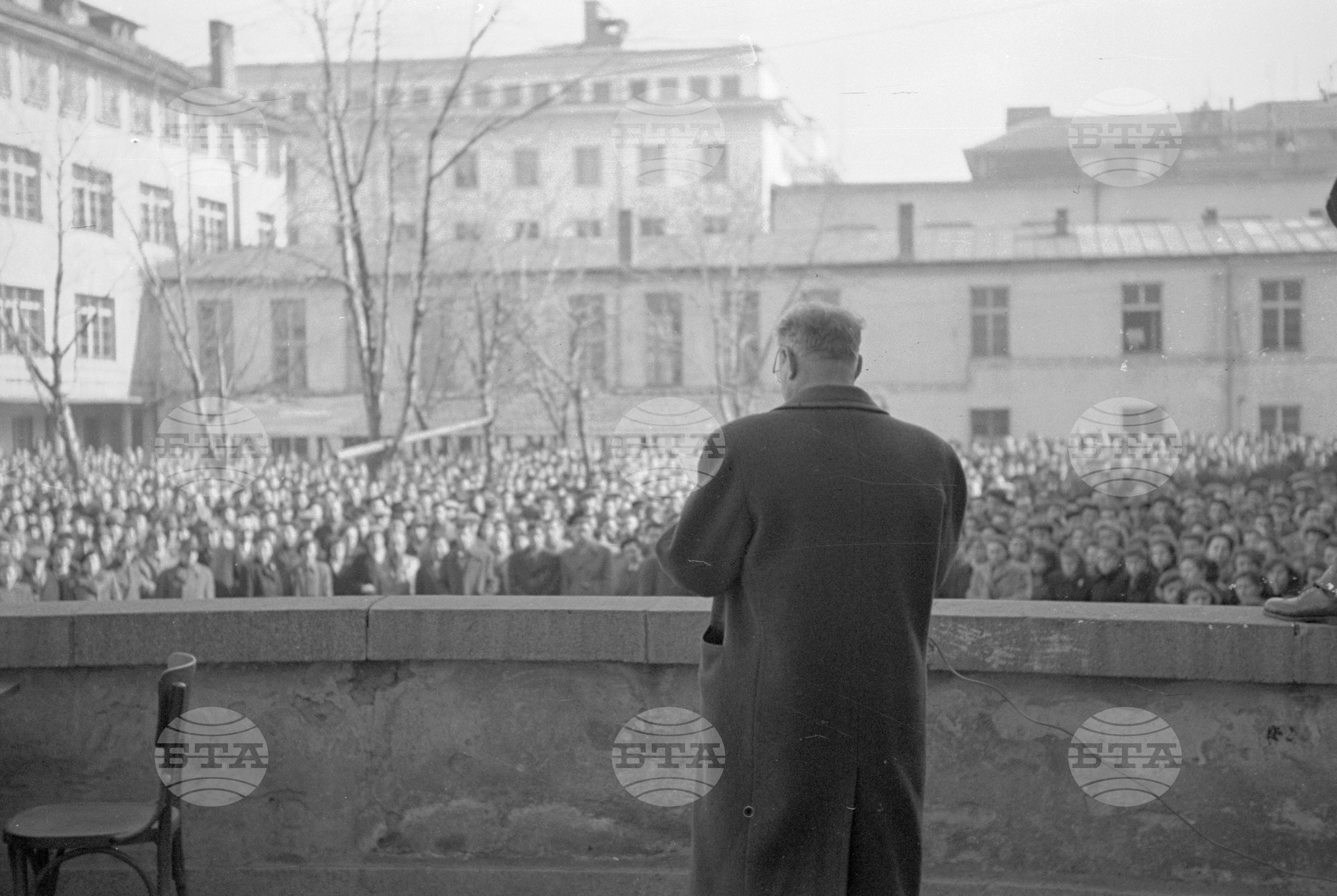 Траурен митинг по случай смъртта на Йосиф Висарионович Сталин
