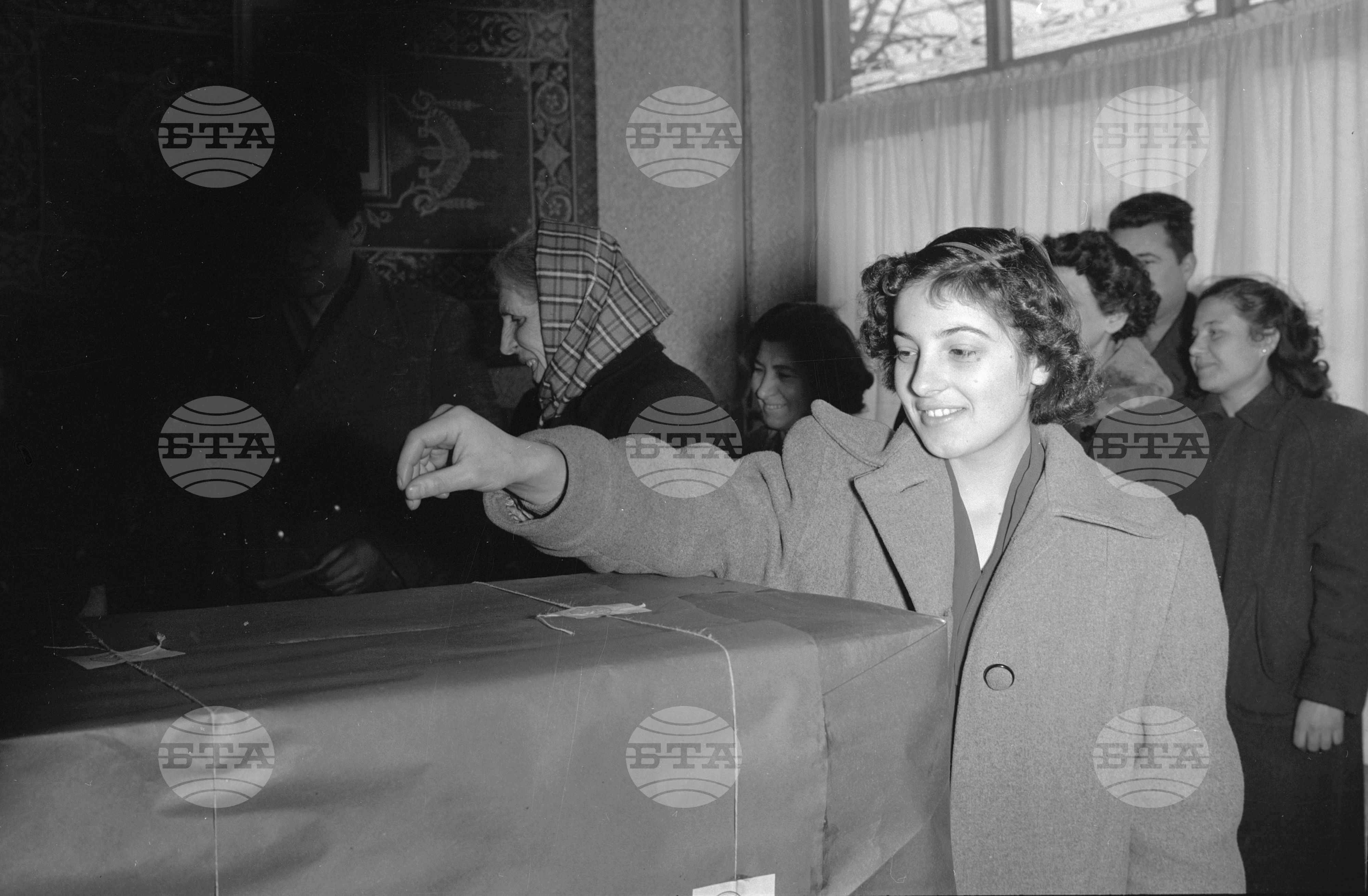 Изборният ден на 12 февруари 1956 година в София (Червенковски район)