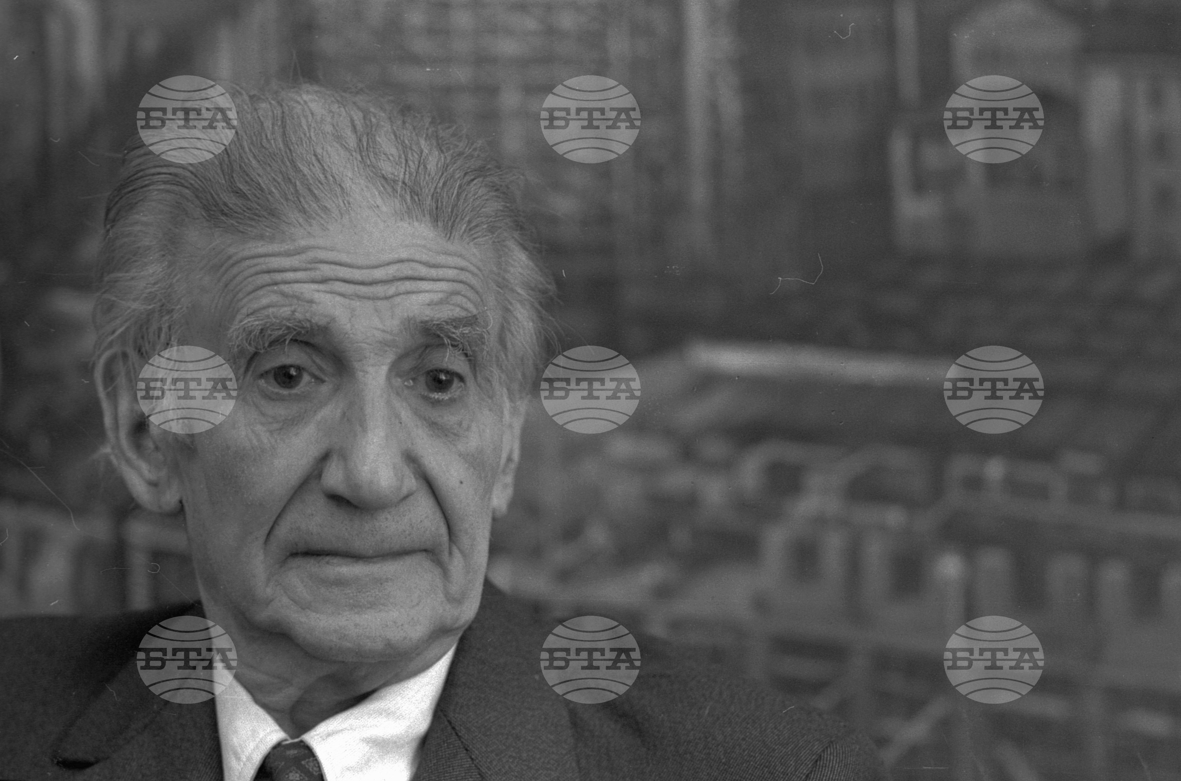 Народният художник Цанко Лавренов