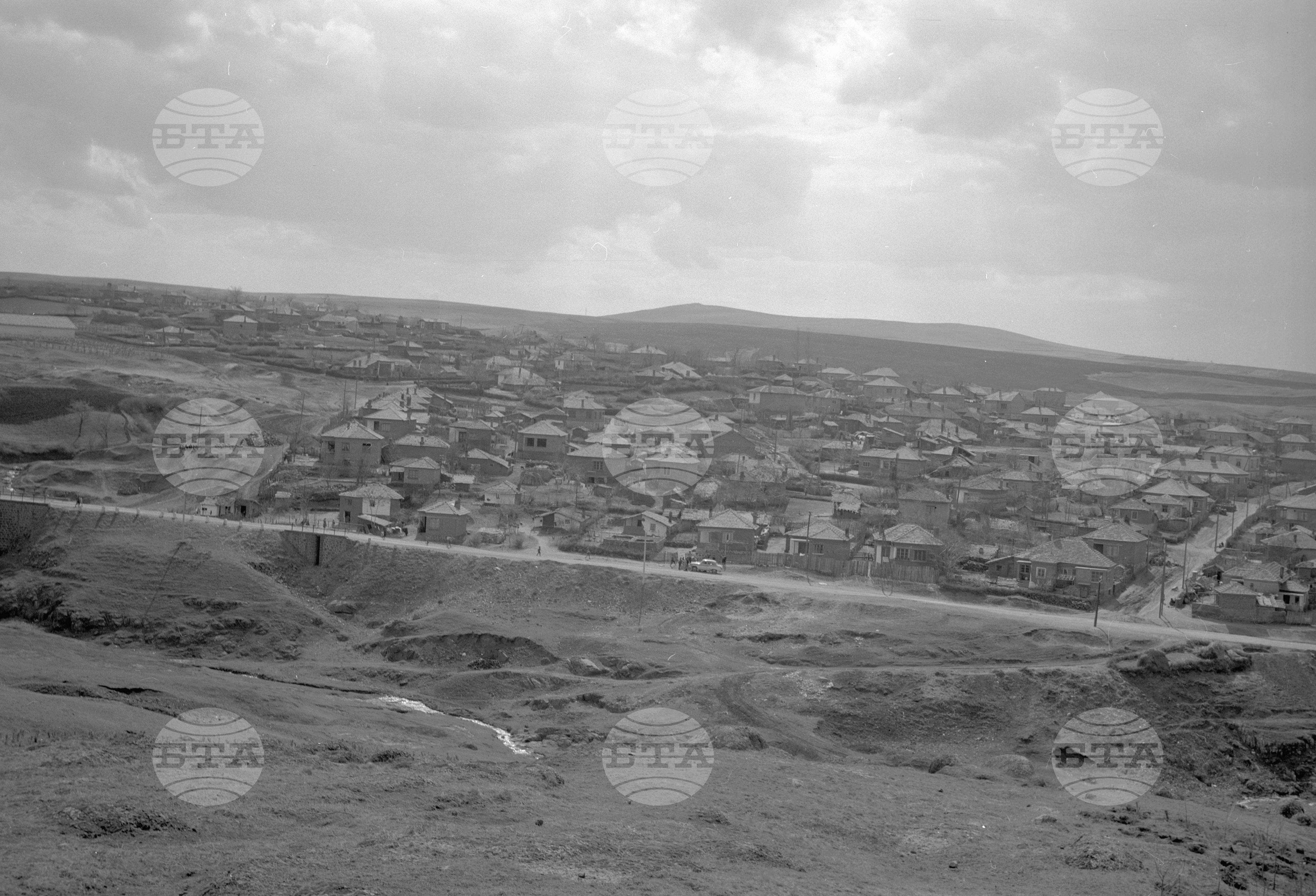 Пролетни работи в Трудово-кооперативно земеделско стопанство (ТКЗС) "Г. Димитров" в гр. Карнобат