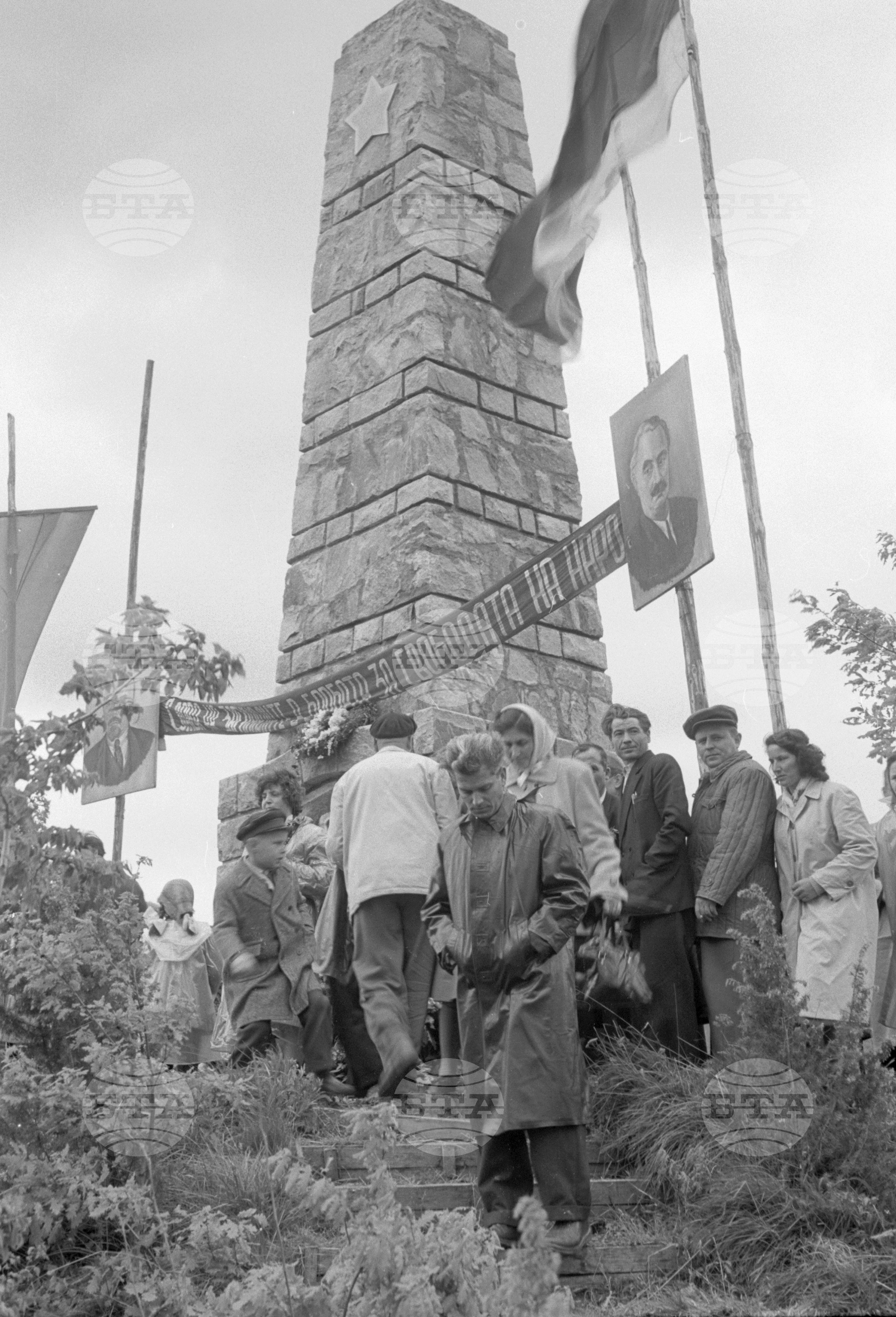 Тържествен митинг край язовир "Сталин" (дн. яз. "Искър")