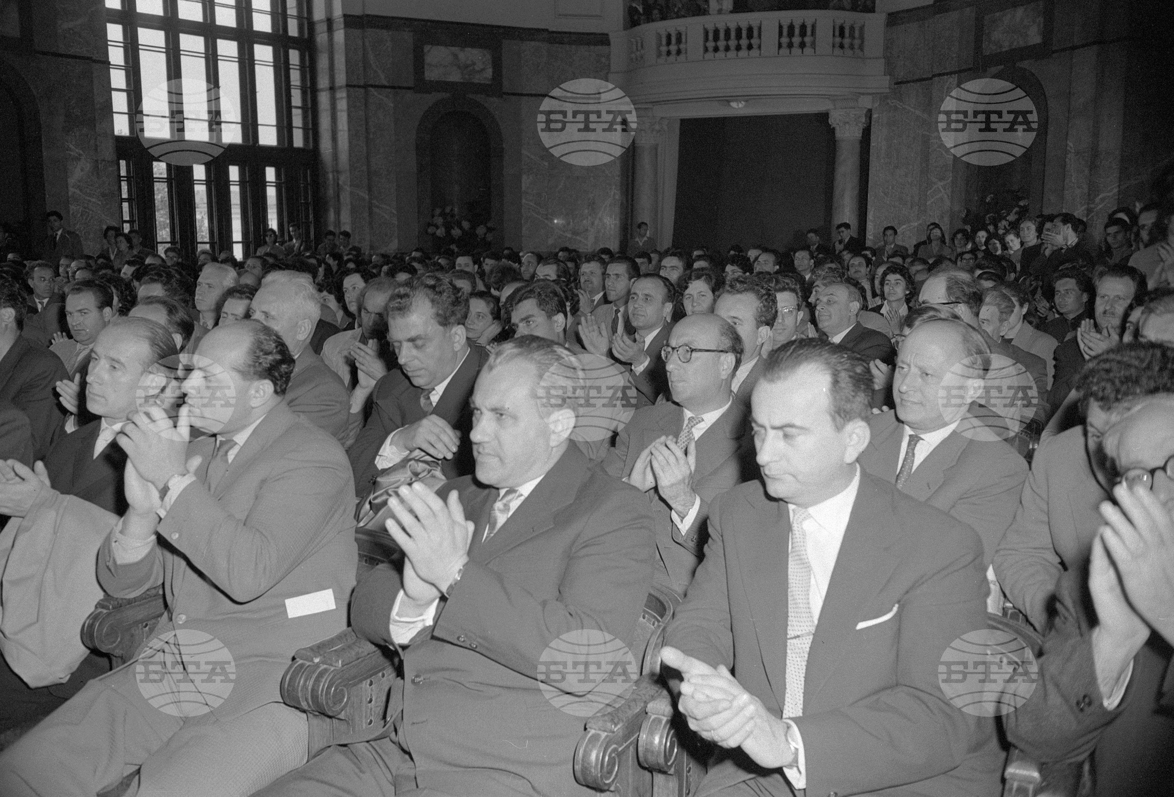 Връчване на американския обществен деец Сайръс Итън диплом "Почетен доктор" на Софийския държавен университет