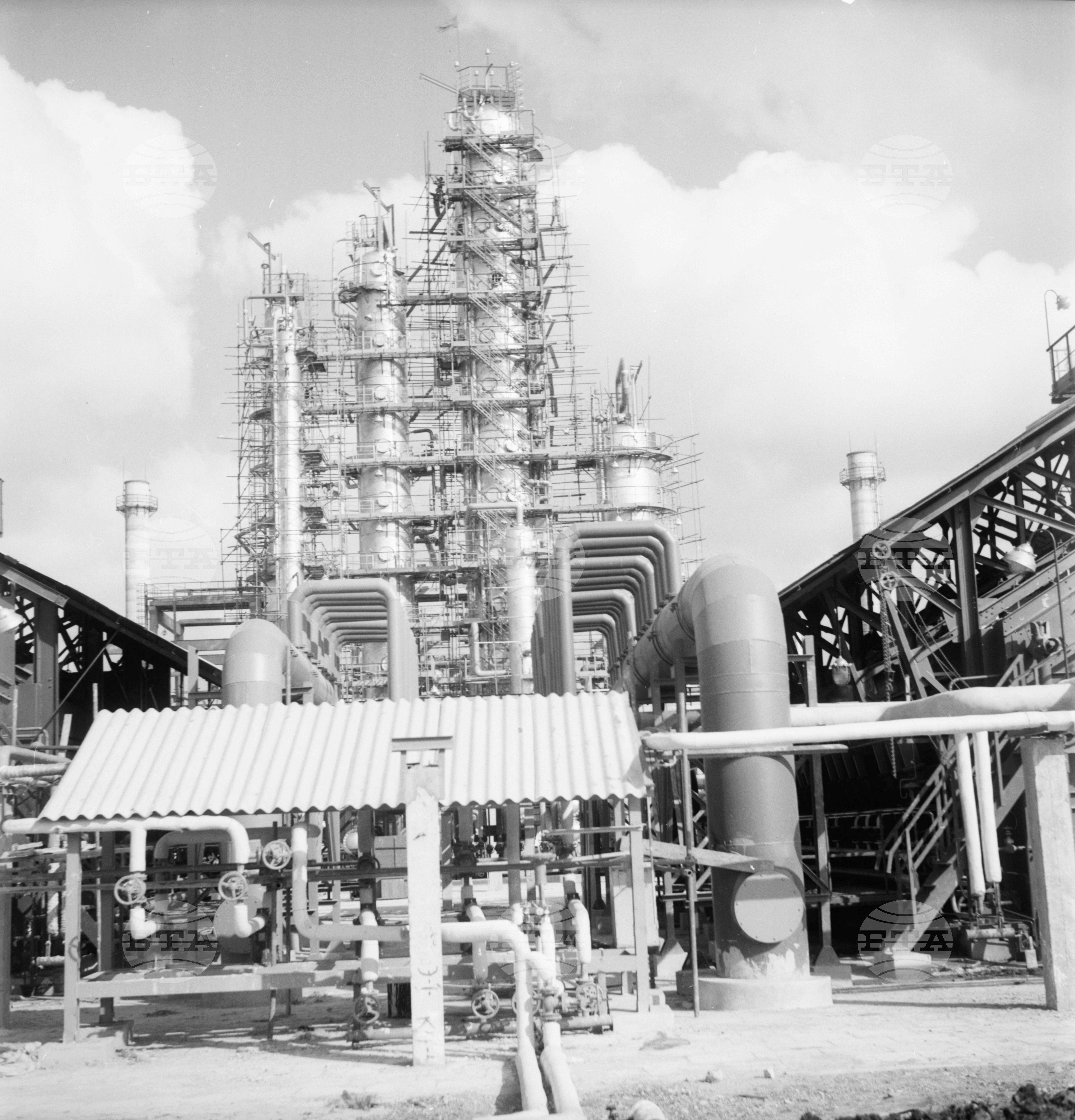 Нефтопреработвателен завод 1963 година