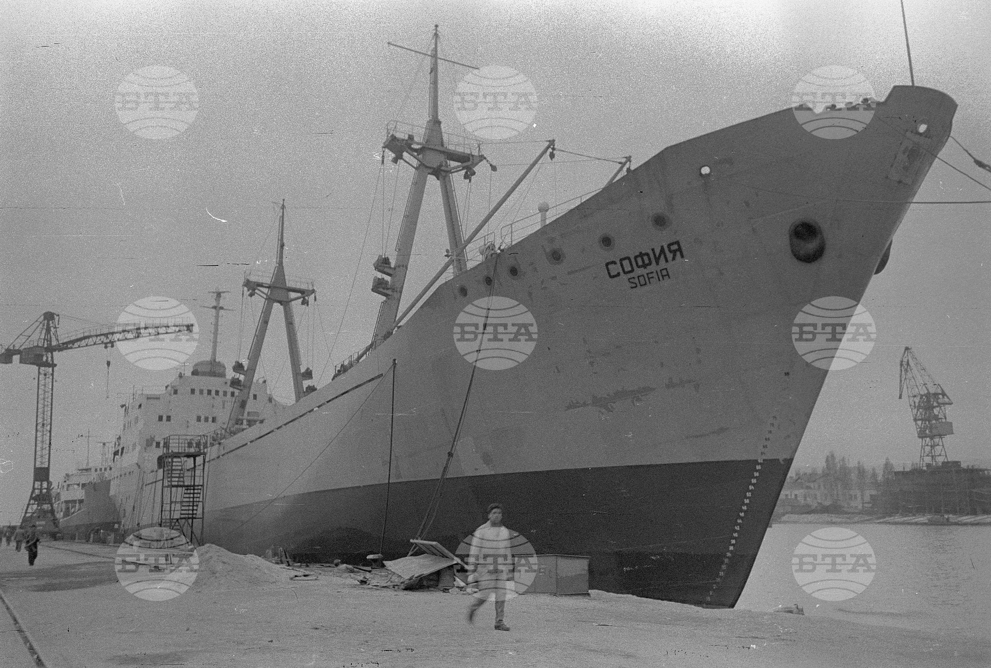 Най-Новият и най-голям български търговски кораб "Г.С,Раковски" с комендант Иван Станчев