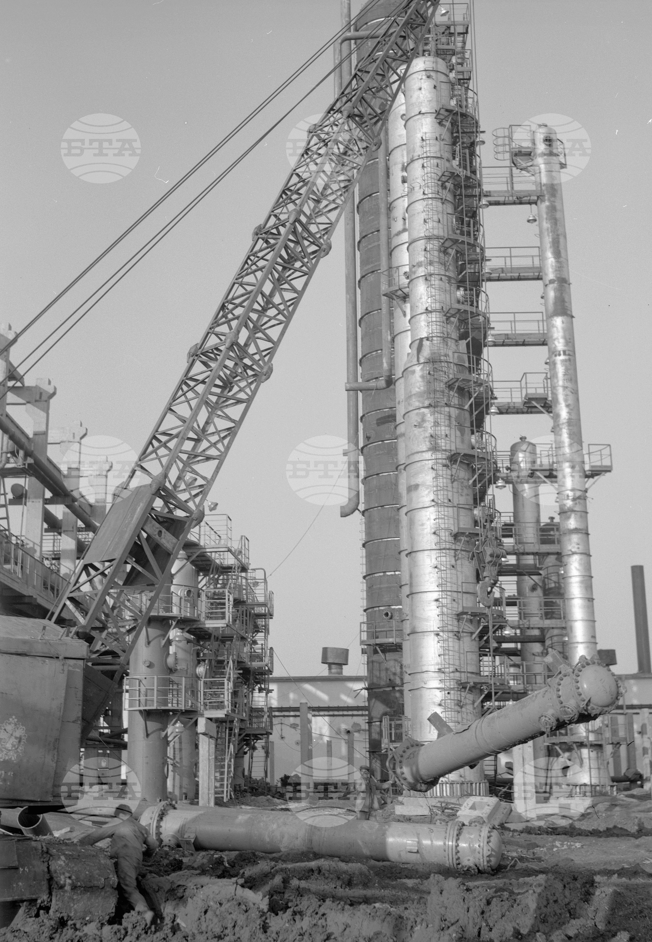 На строежа на нефтопреработвателния завод край Бургас