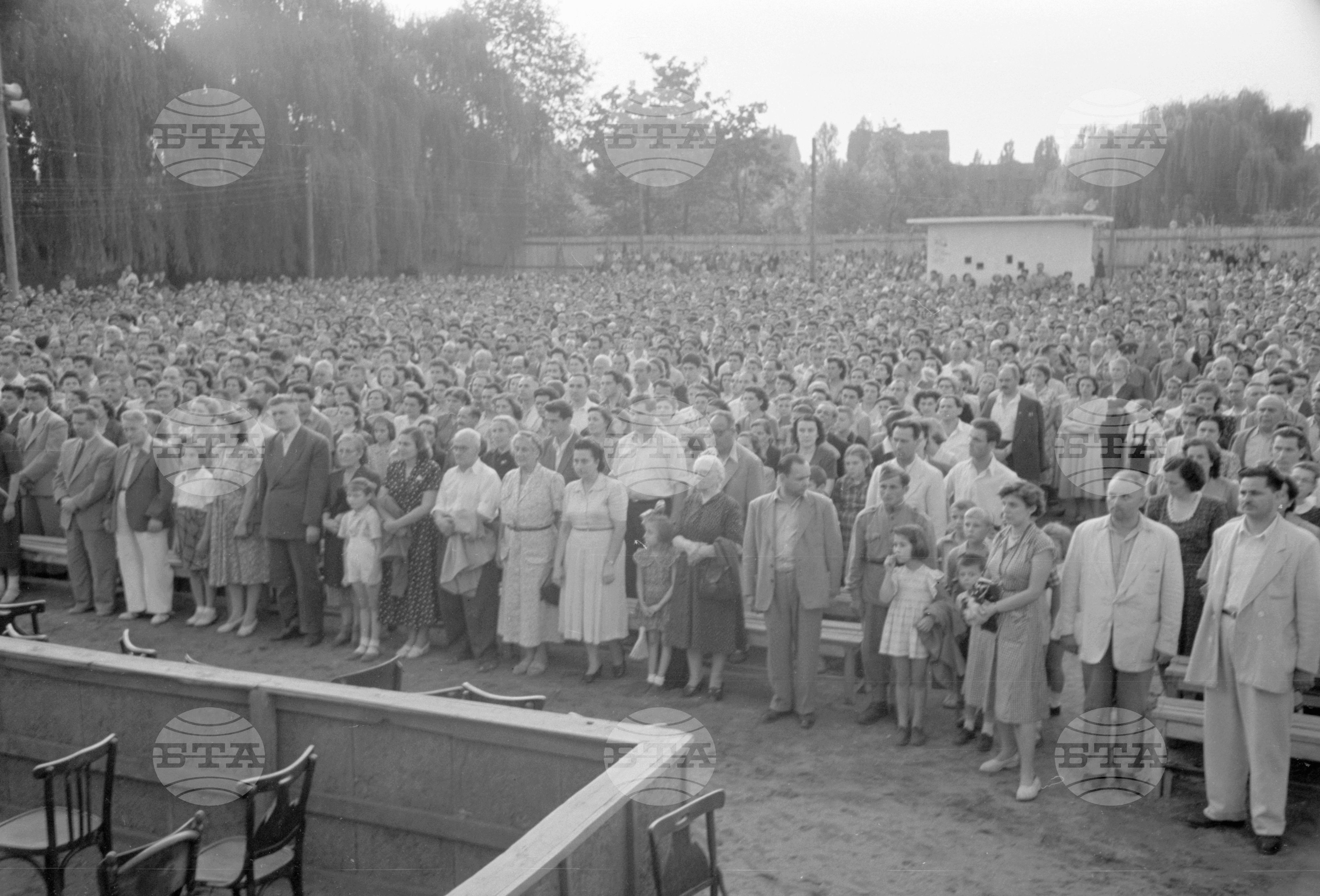 Ансамбъл за песни и танци при Корейската народна армия в България - 1953 година