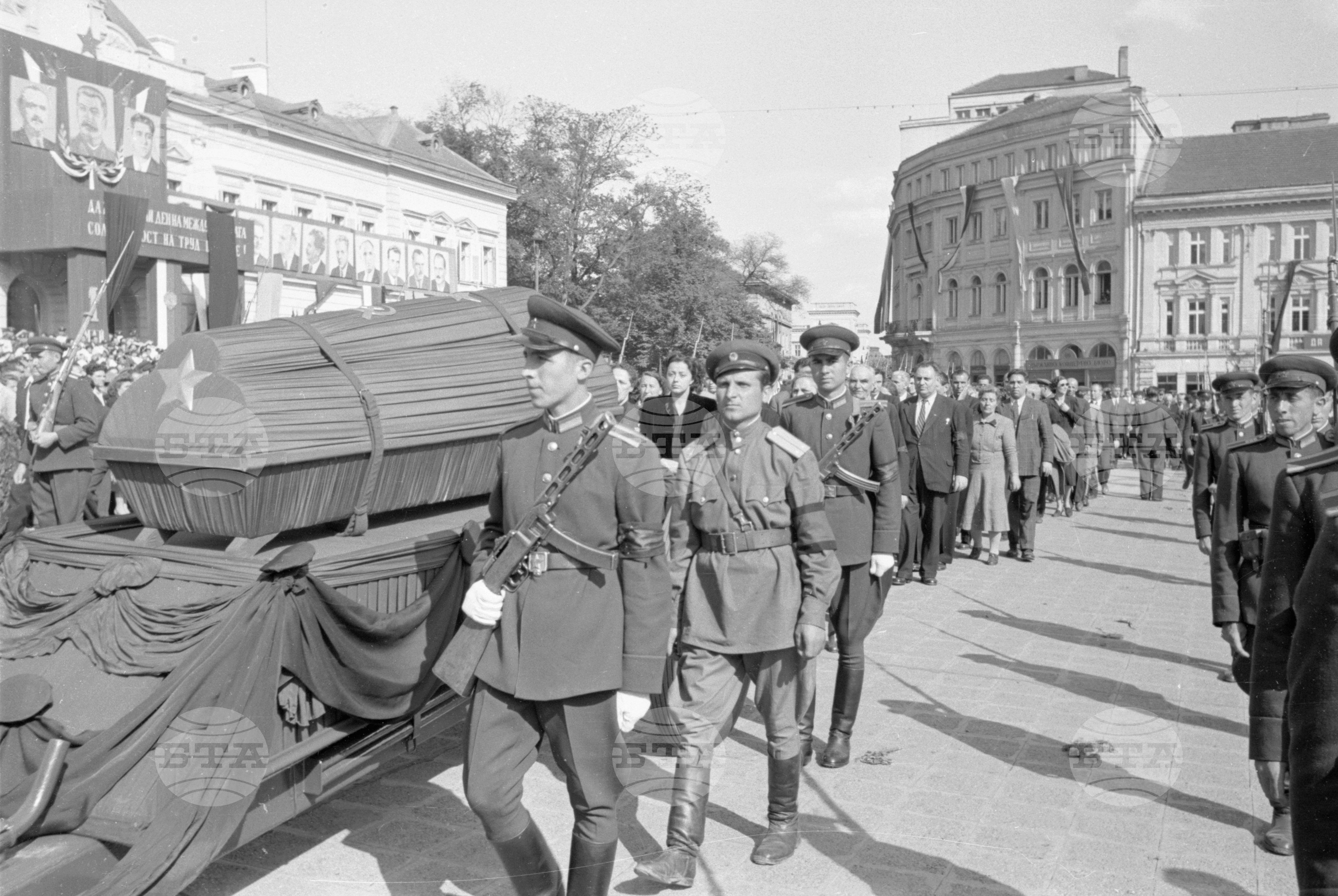 Погребение на подпредседателя на Министерски съвет и член на Политбюро на ЦК на БКП Владимир Поптомов