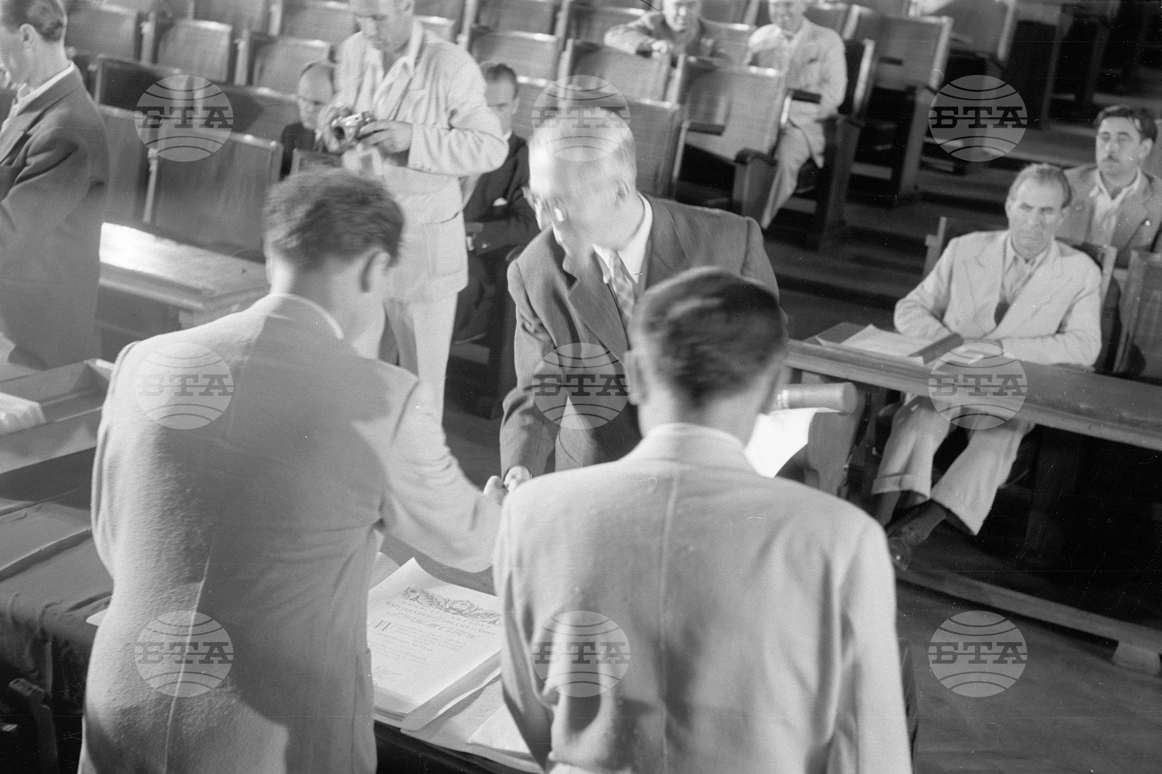 Връчване на Димитровски награди на лауреатите за 1951 година