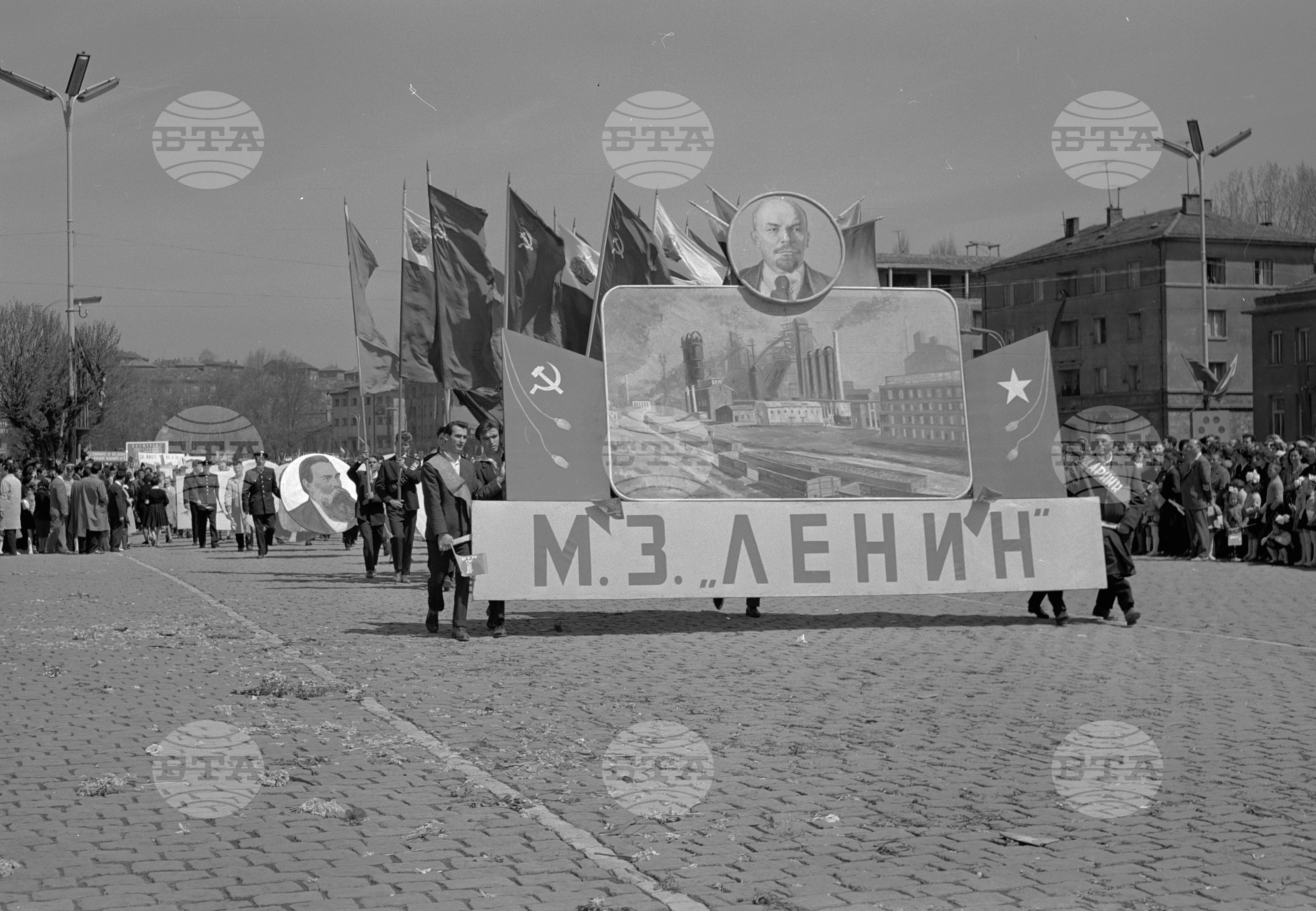 Първомайска манифестация в град Перник