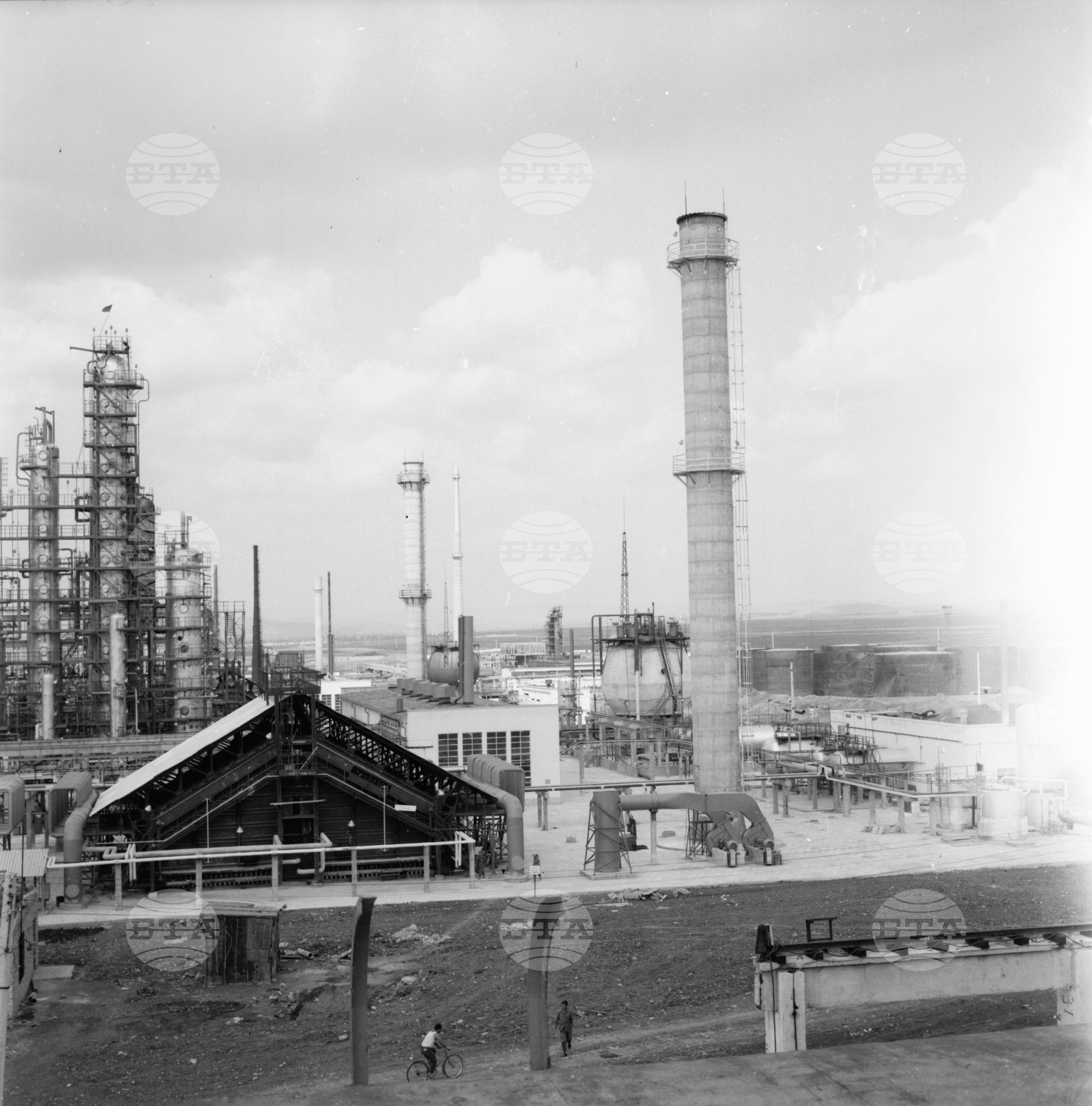 Нефтопреработвателния завод 1963 година