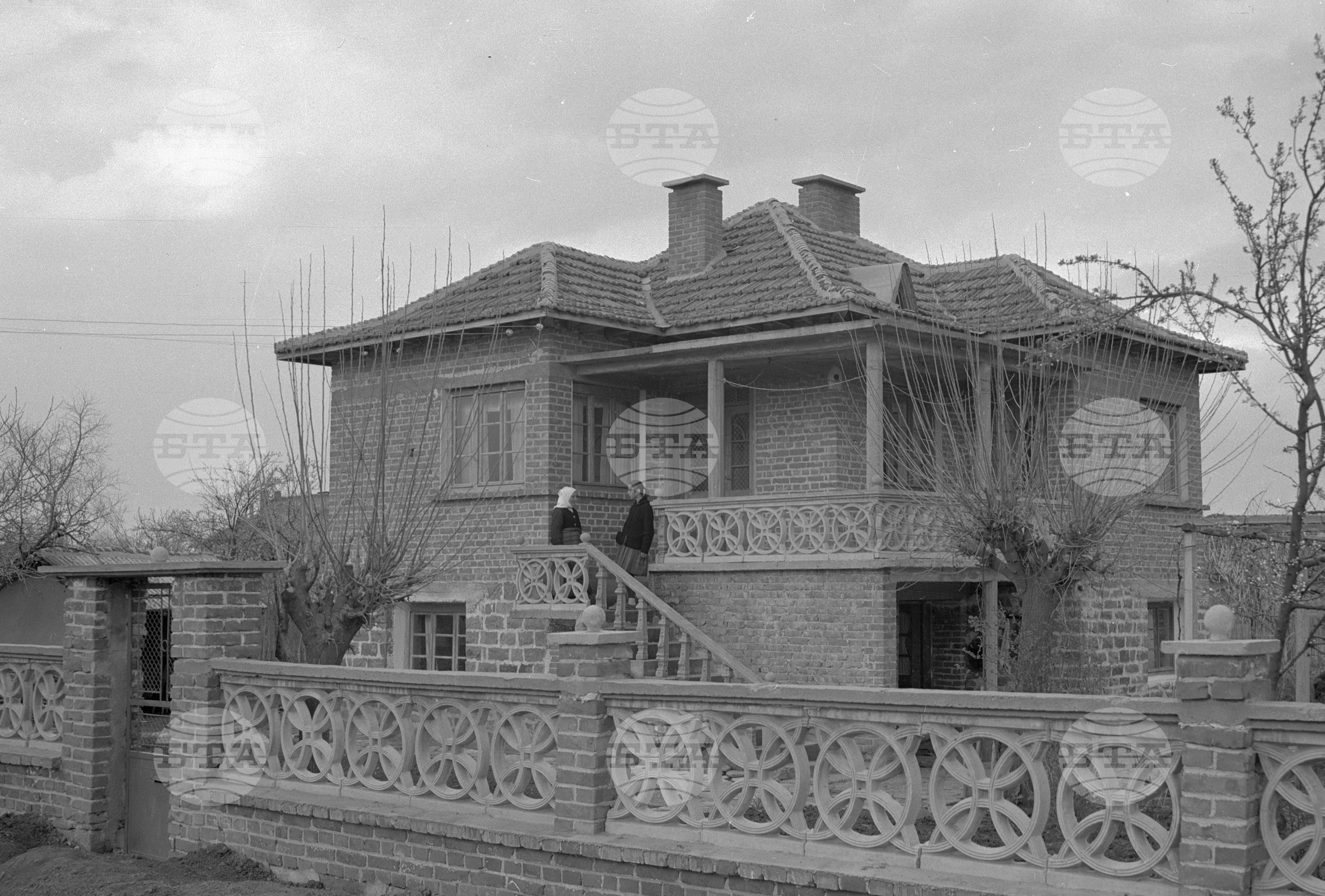 Нови къщи на кооператори в с. Зимница, Ямболски окръг