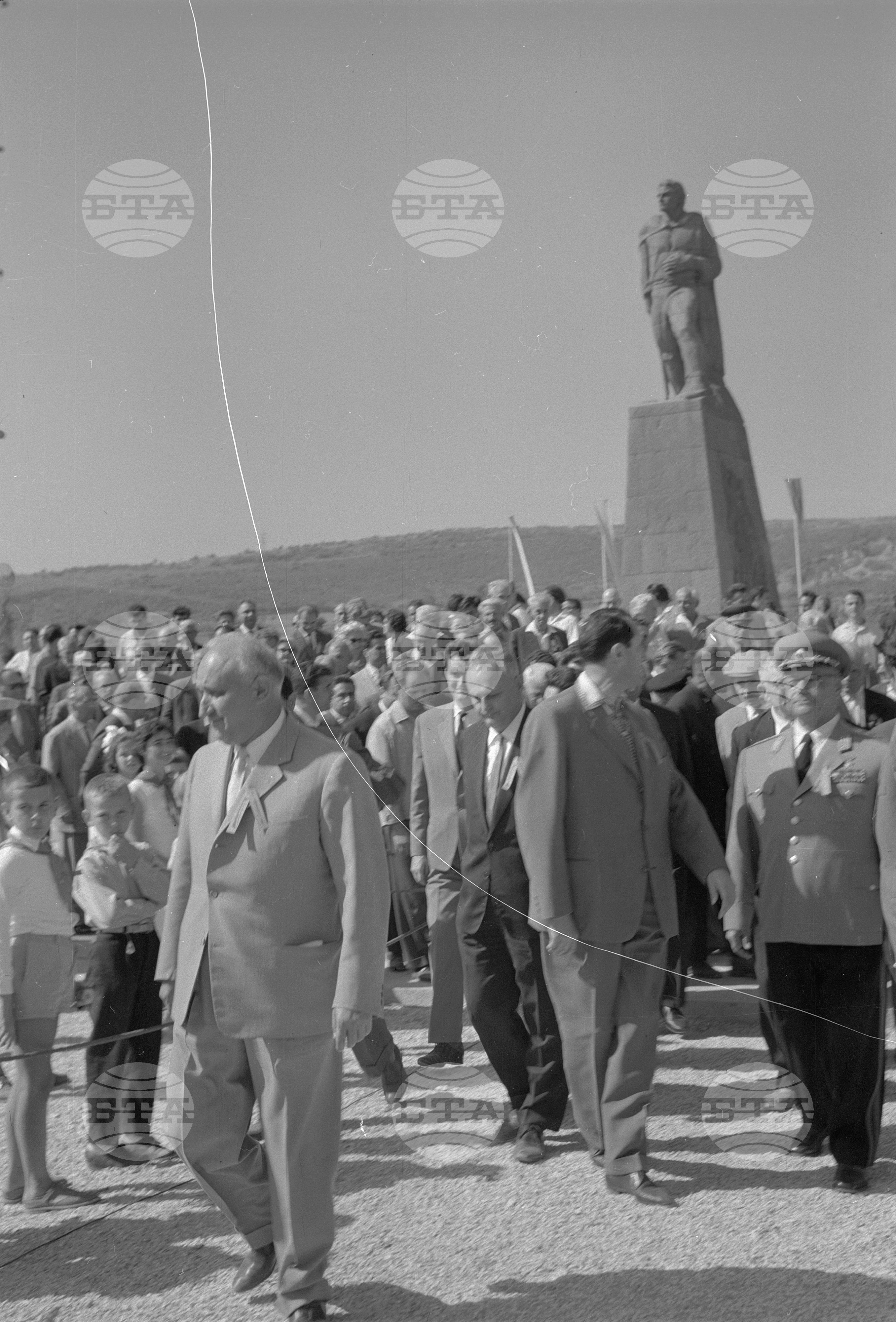 Възторжен митинг на трудещите се от Михайловградски окръг