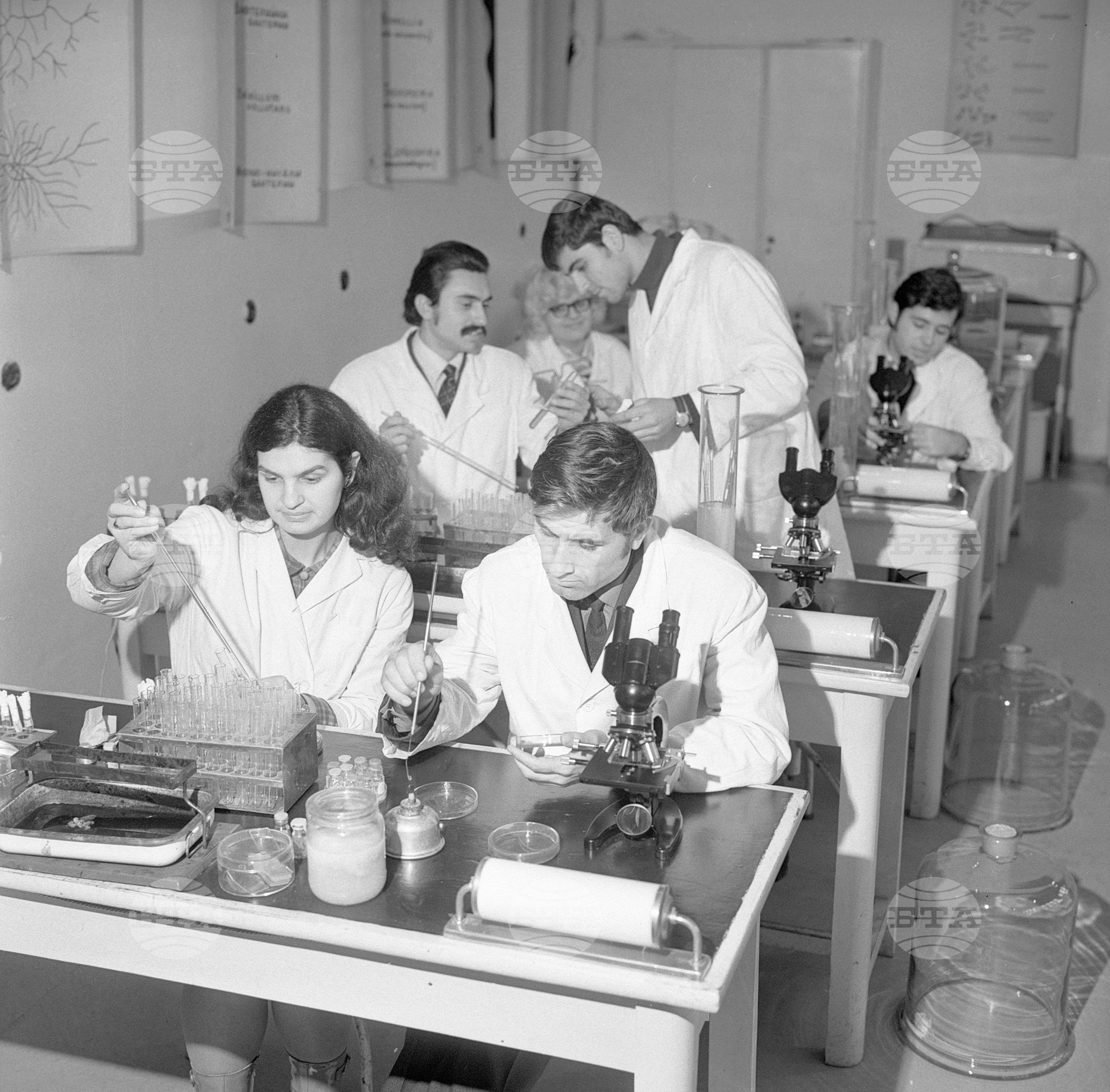 При студентите от Висшия медицински институт в град Варна - 1970 година