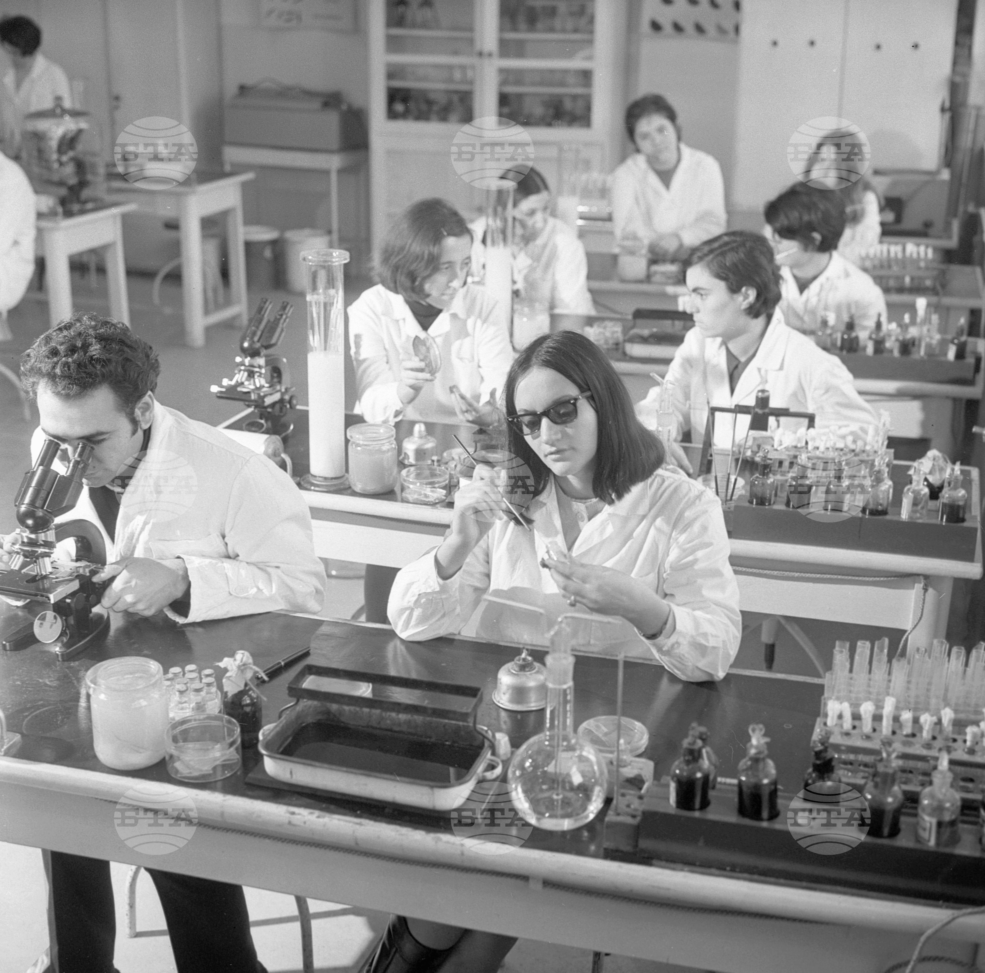 При студентите от Висшия медицински институт в град Варна - 1970 година