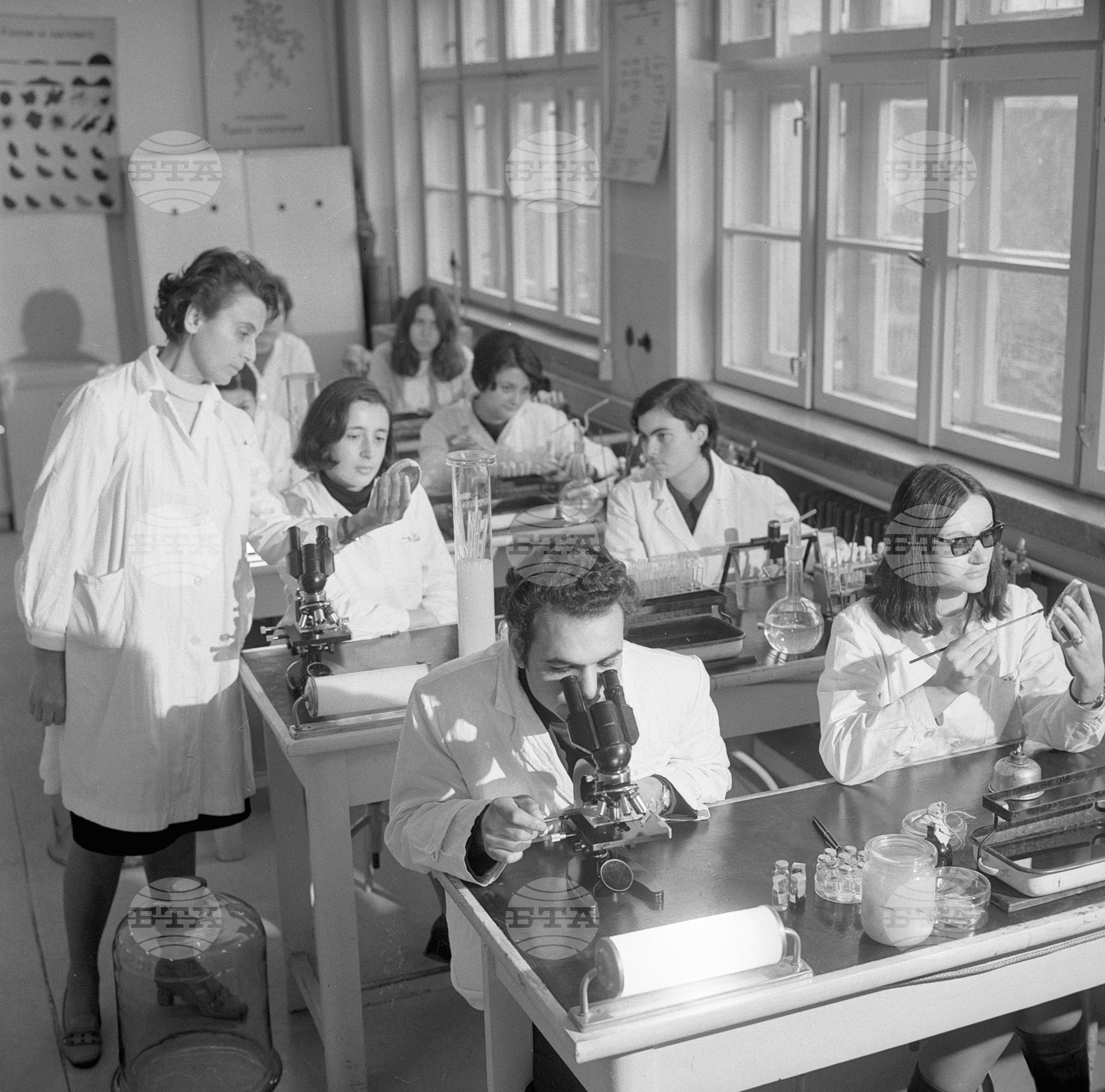 При студентите от Висшия медицински институт в град Варна - 1970 година