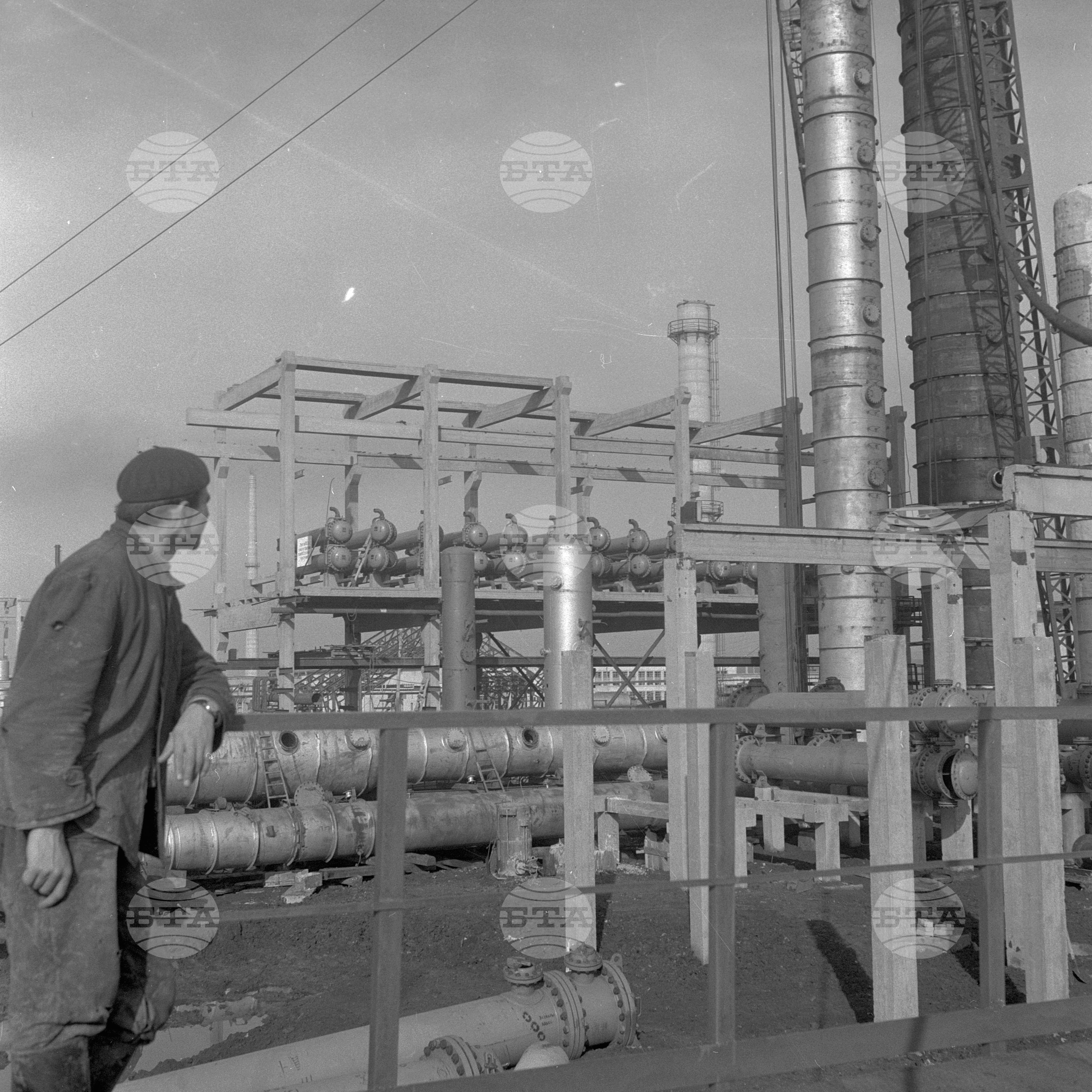 Нефтопреработвателен завод край Бургас