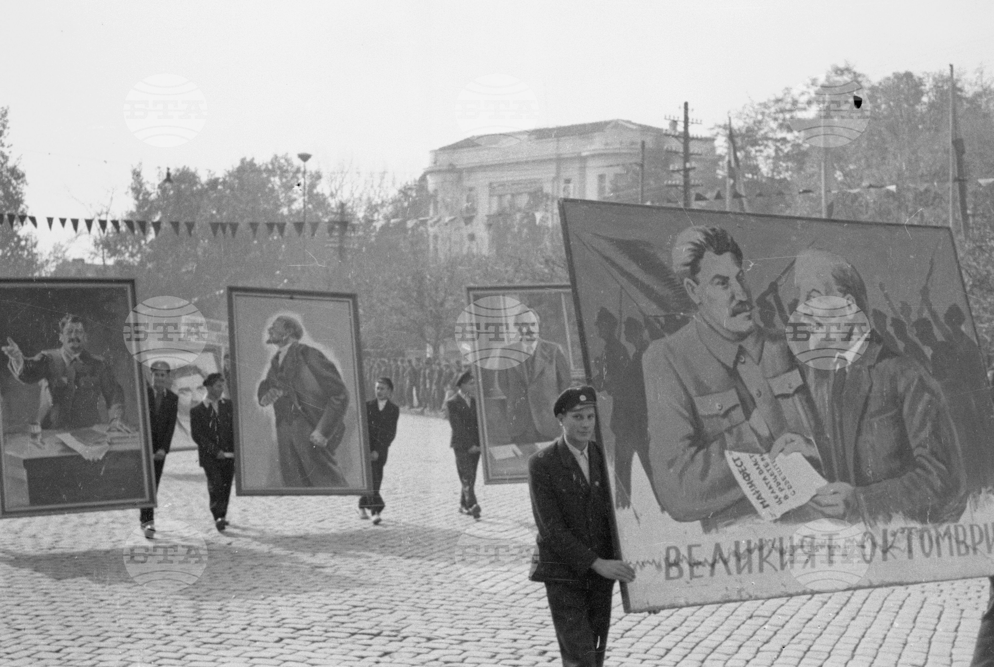 Тържества и празнична манифестация за Великата октомврийска революция 1951 год