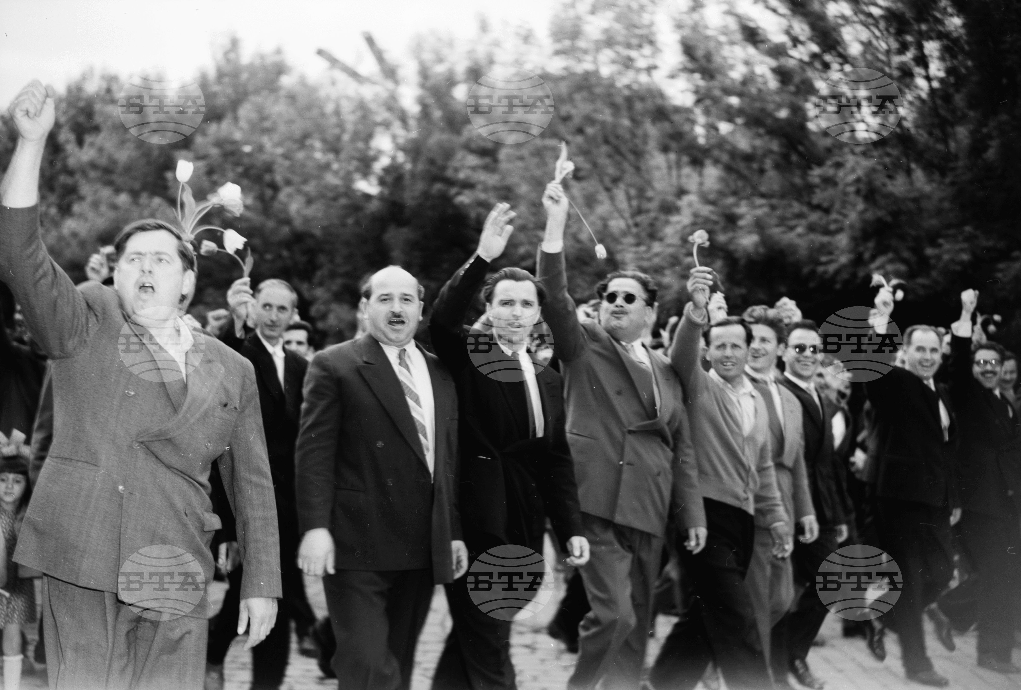 Величествената първомайска манифестация на трудещите се в Пловдив (1961) част 4