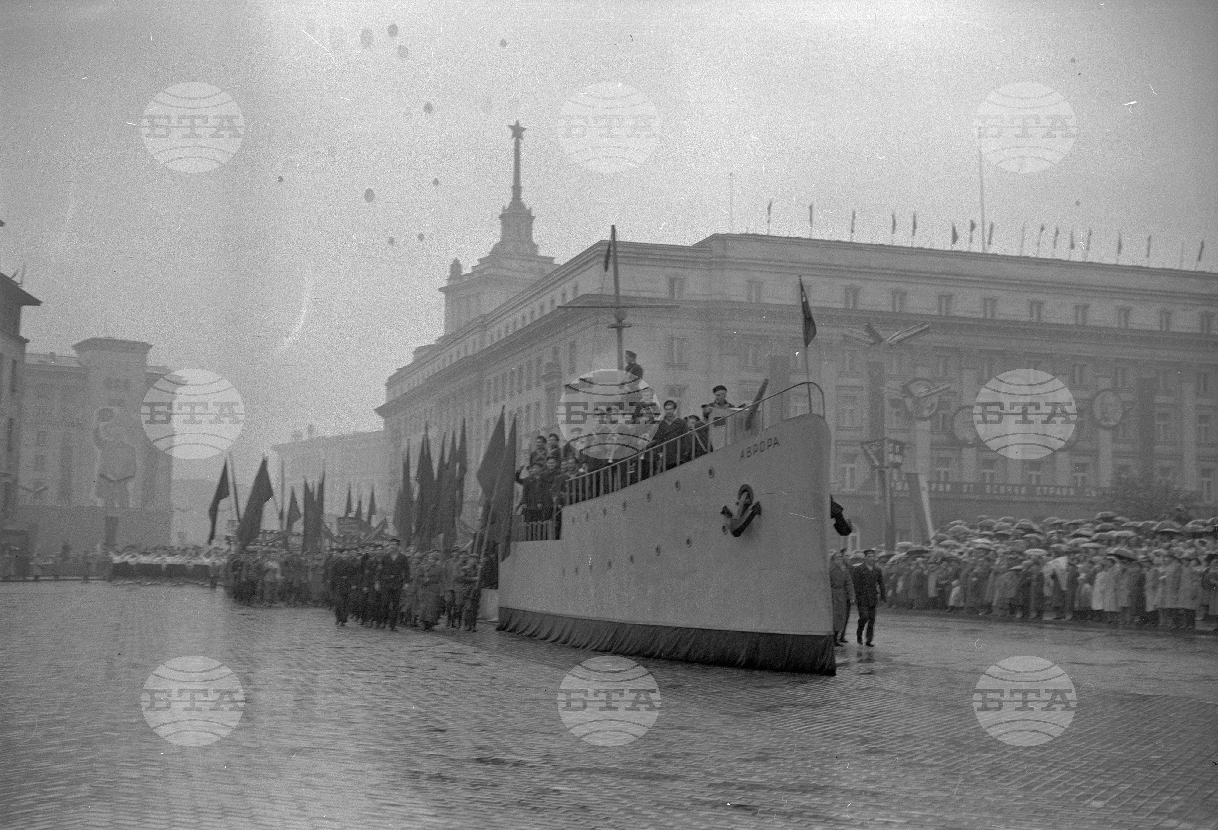 Величествената манифестация на трудещите се в София по случай 44-годишнината от Октомврийската социалистическа революция част 4