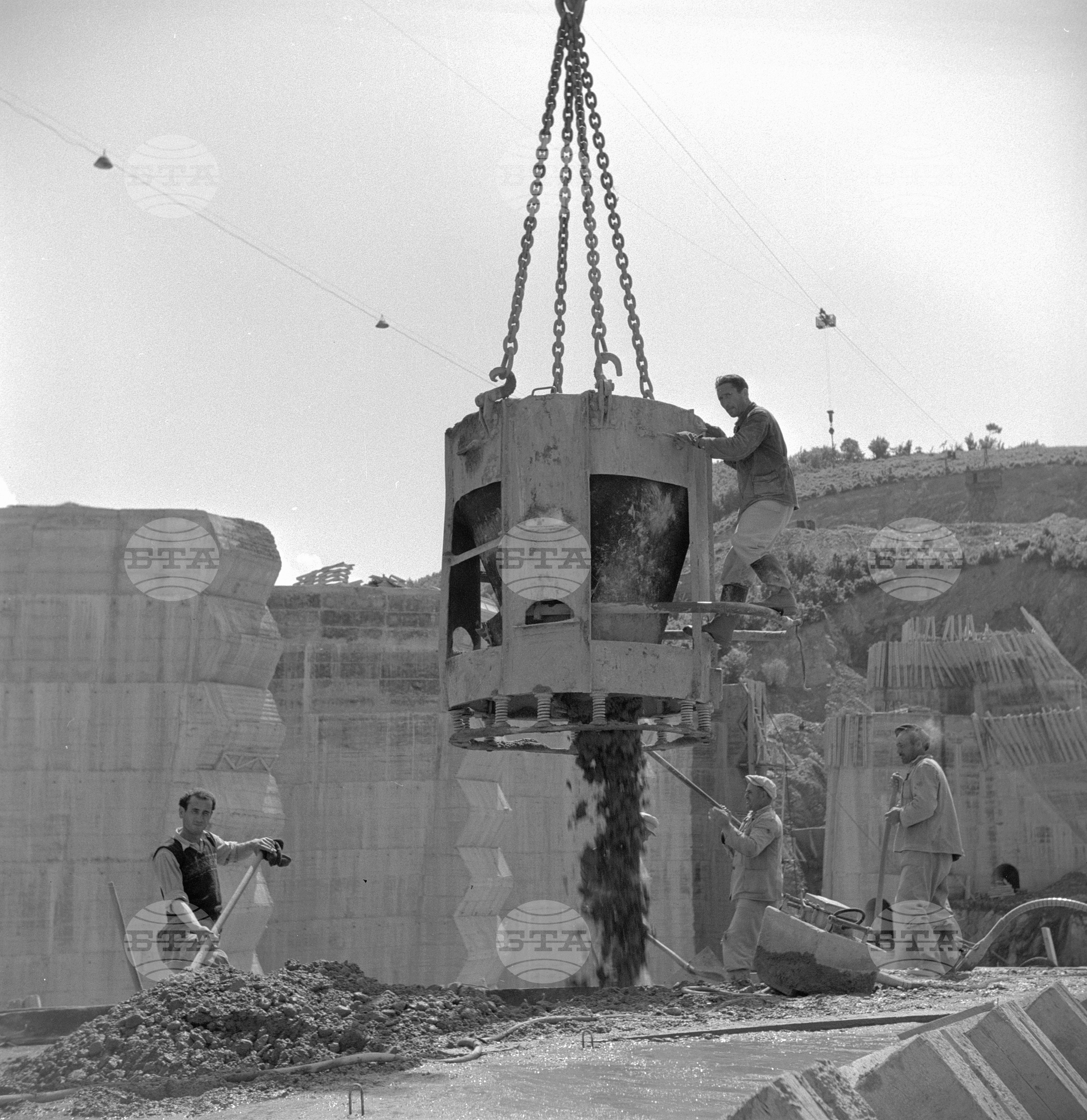 На строежа на язовир "Тополница" - 1959 година