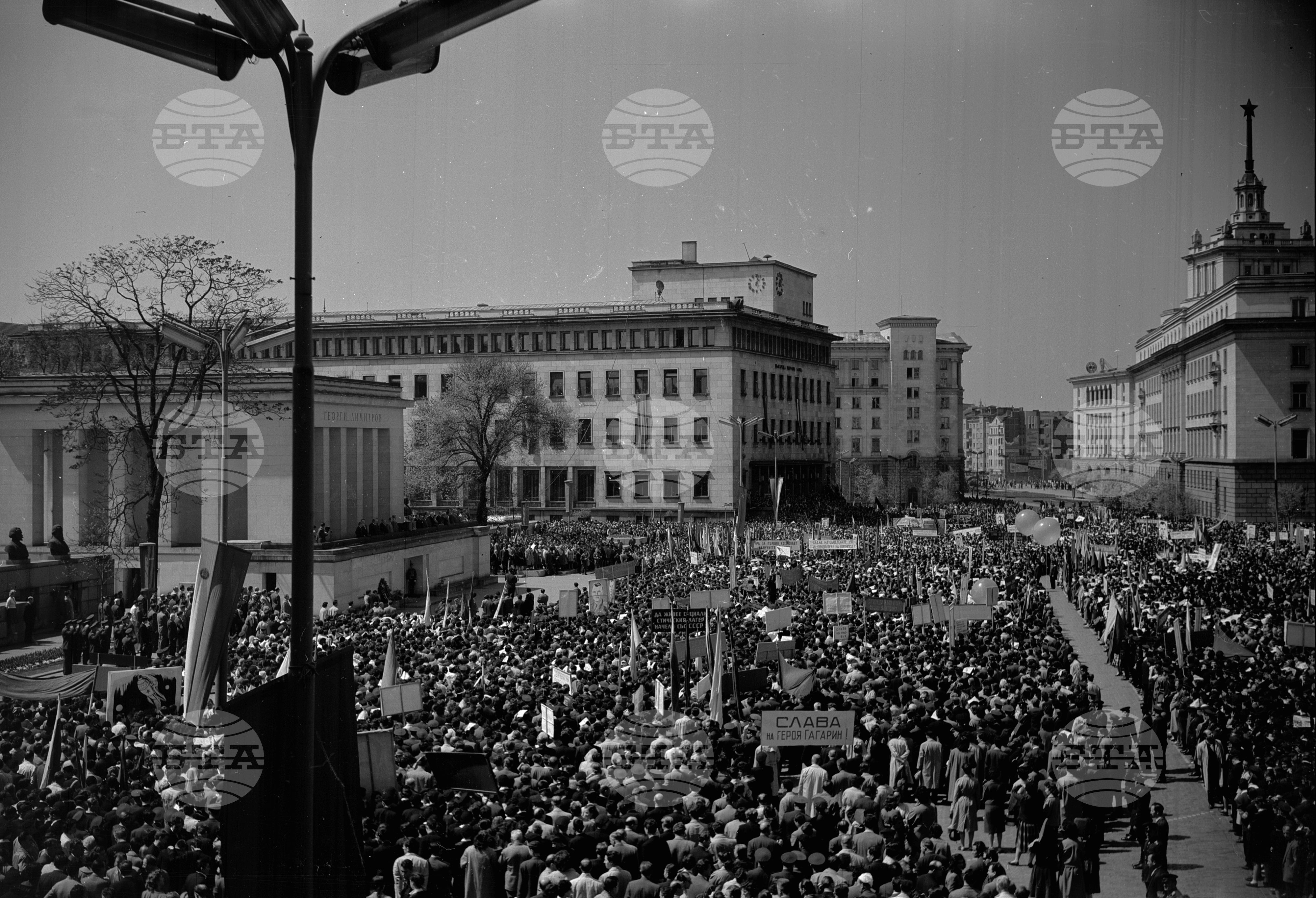 Митинг на трудещите се в София, в чест на първия в света космонавт Ю.А.Гагарин част 2
