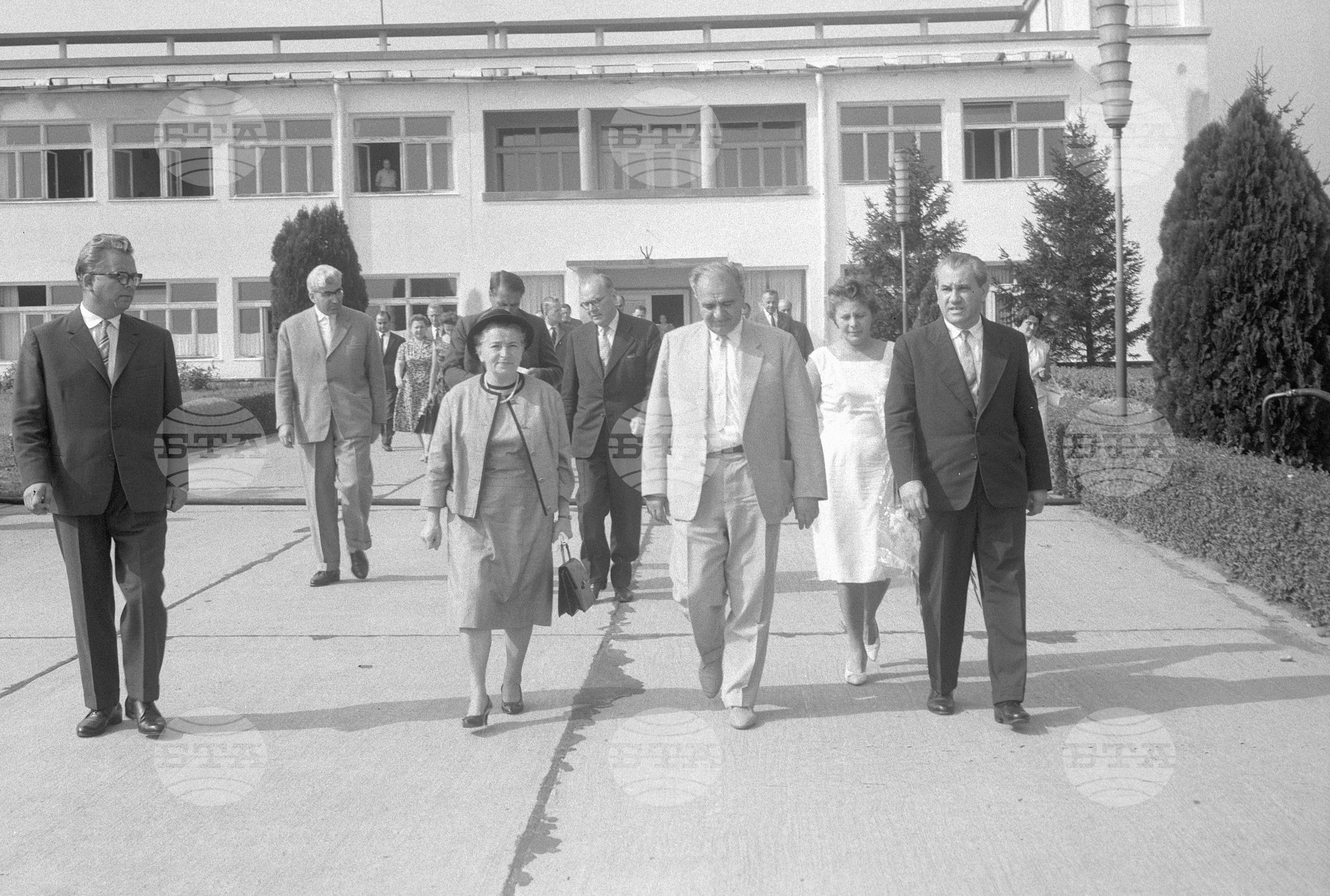 Изпращане на чехословашката правителствена икономическа делегация на аерогара София