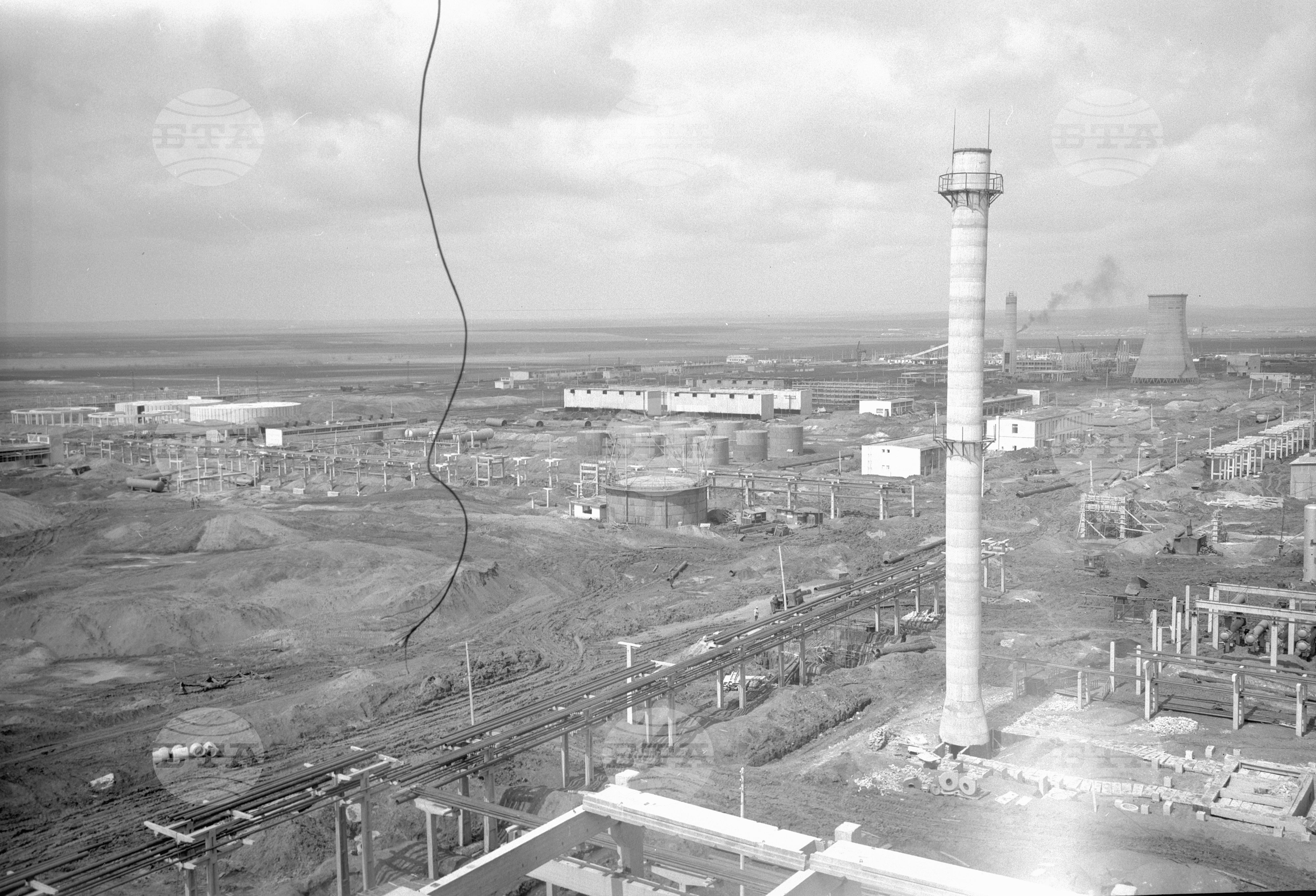 На строежа на нефтопреработвателния завод край град Бургас