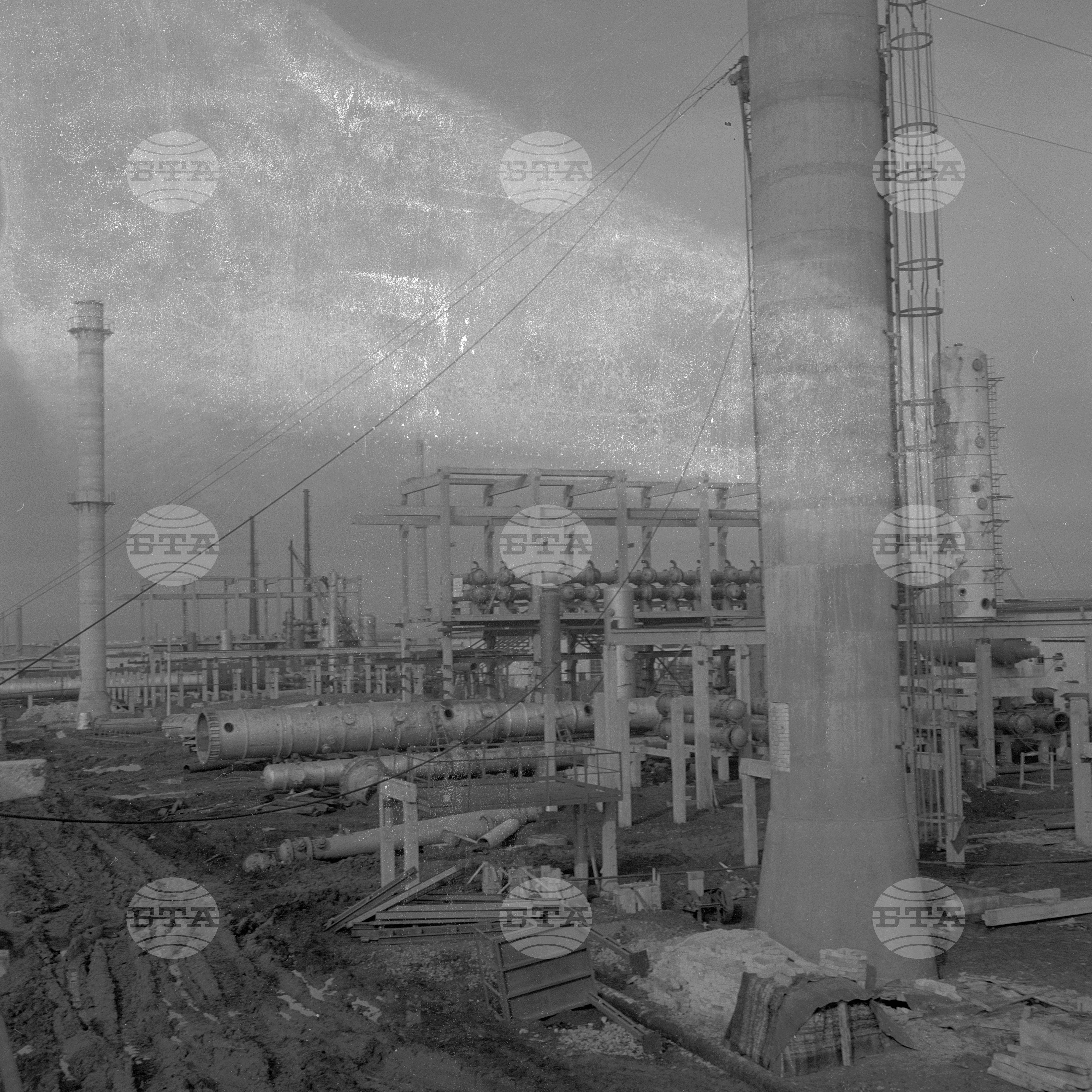 Нефтопреработвателен завод край Бургас
