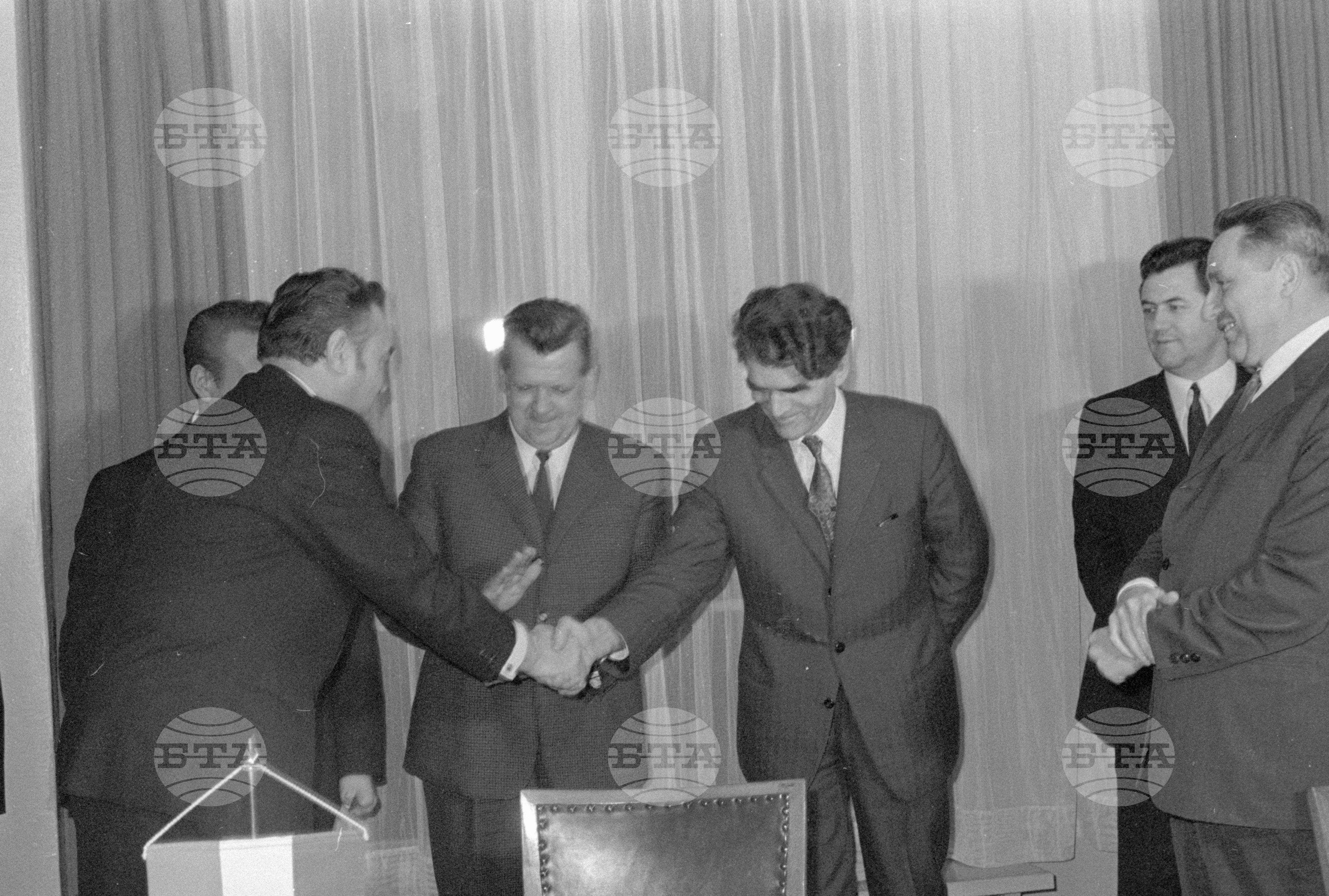 Подписване на българо - унгарски договор в Министерството на вътрешната търговия