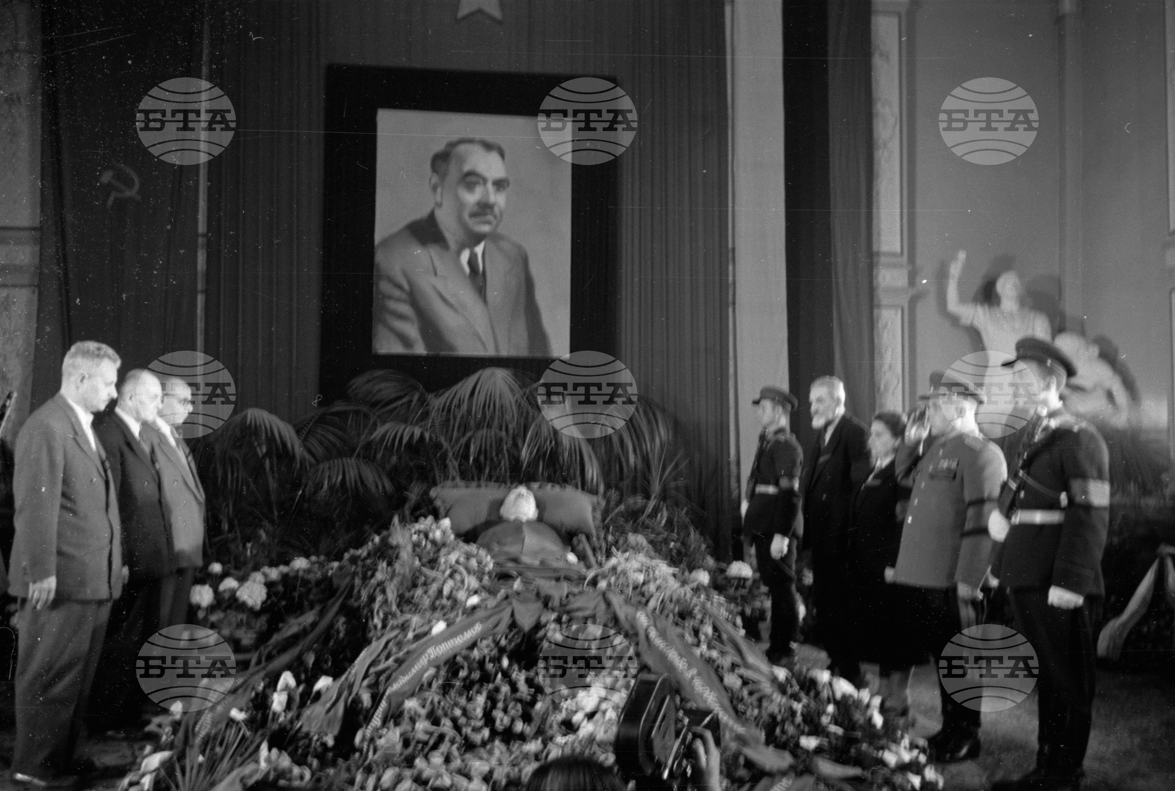 Погребение на подпредседателя на Министерски съвет и член на Политбюро на ЦК на БКП Владимир Поптомов