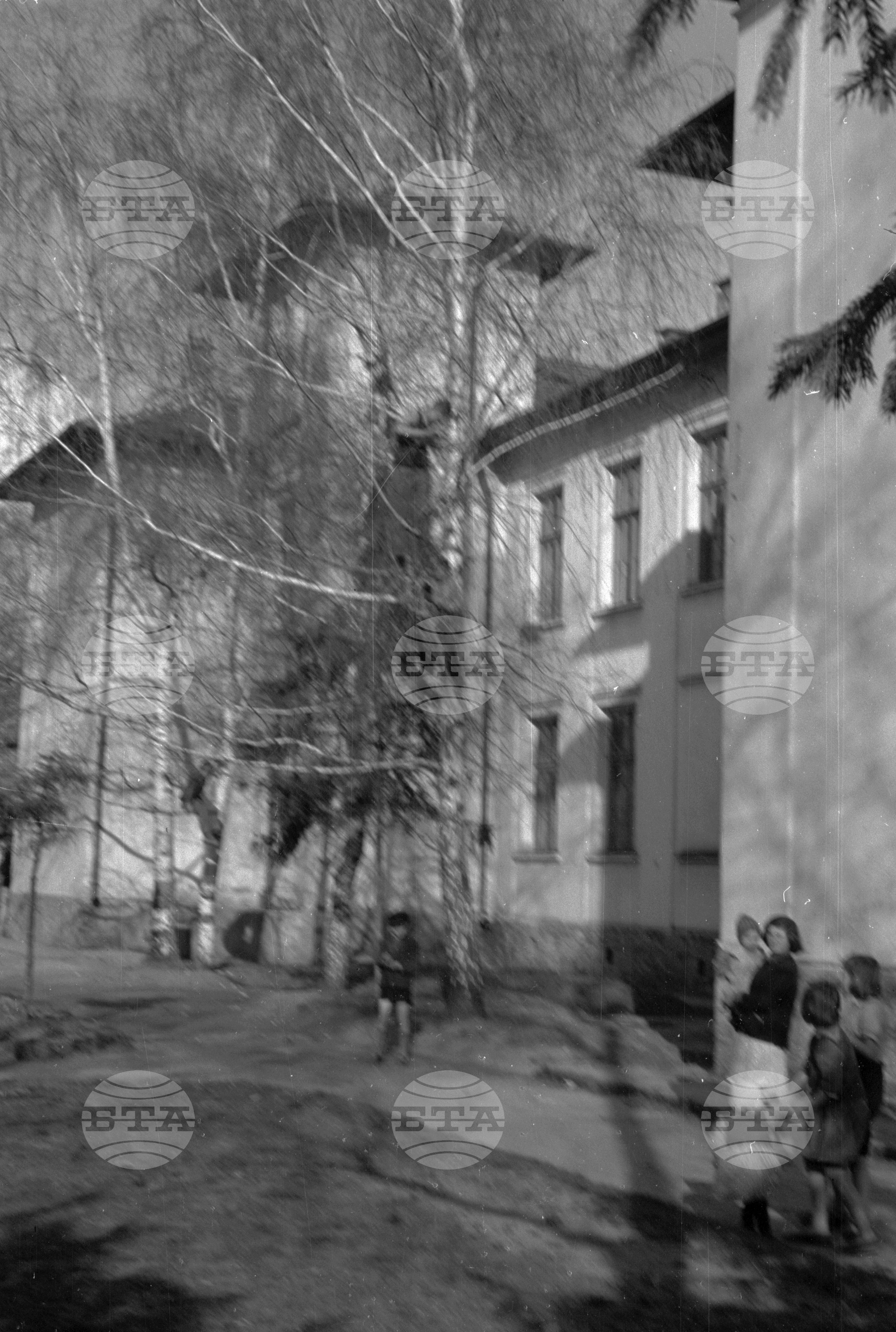 Училище за глухонеми деца в гр. Ихтиман