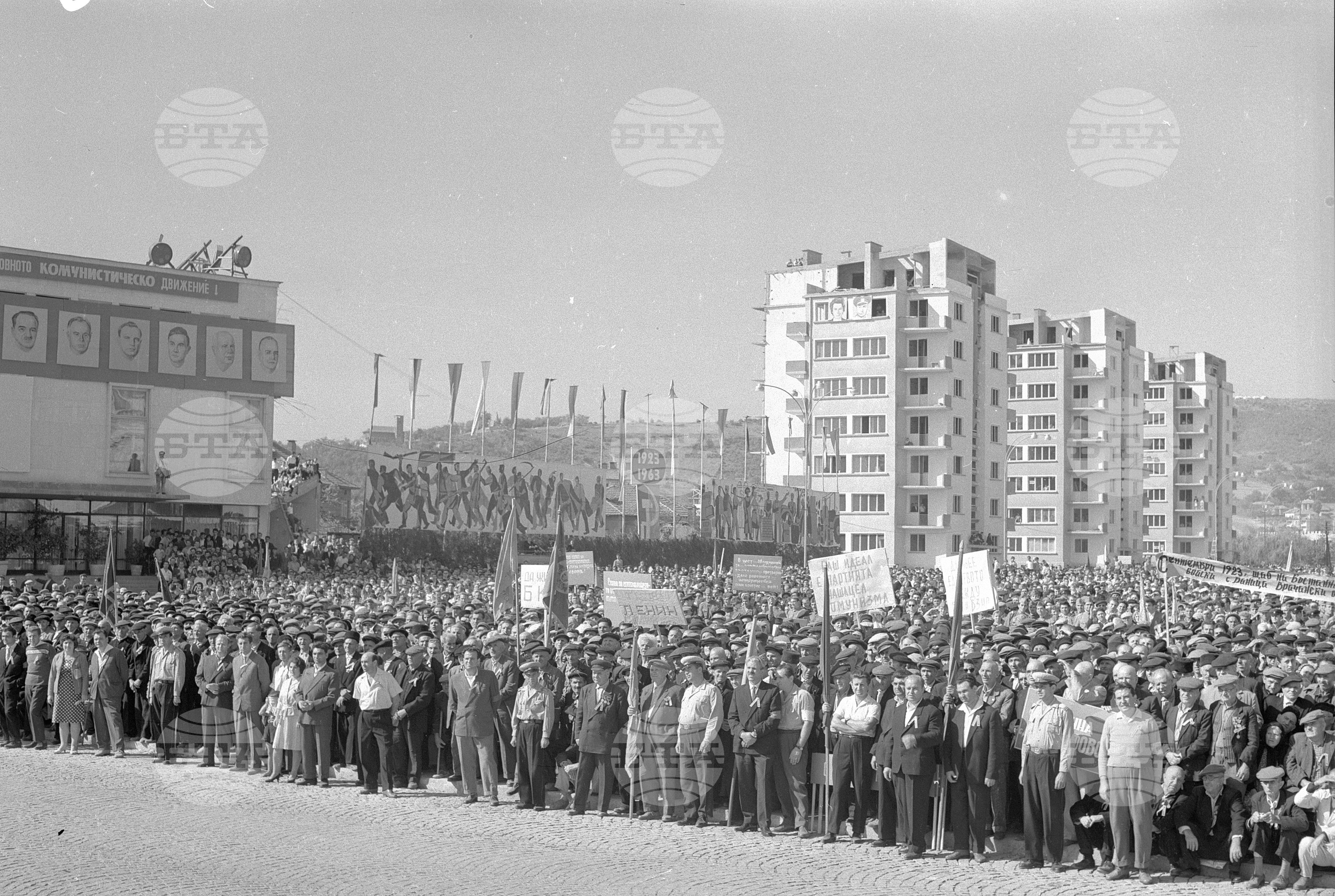 Възторжен митинг на трудещите се от Михайловградски окръг