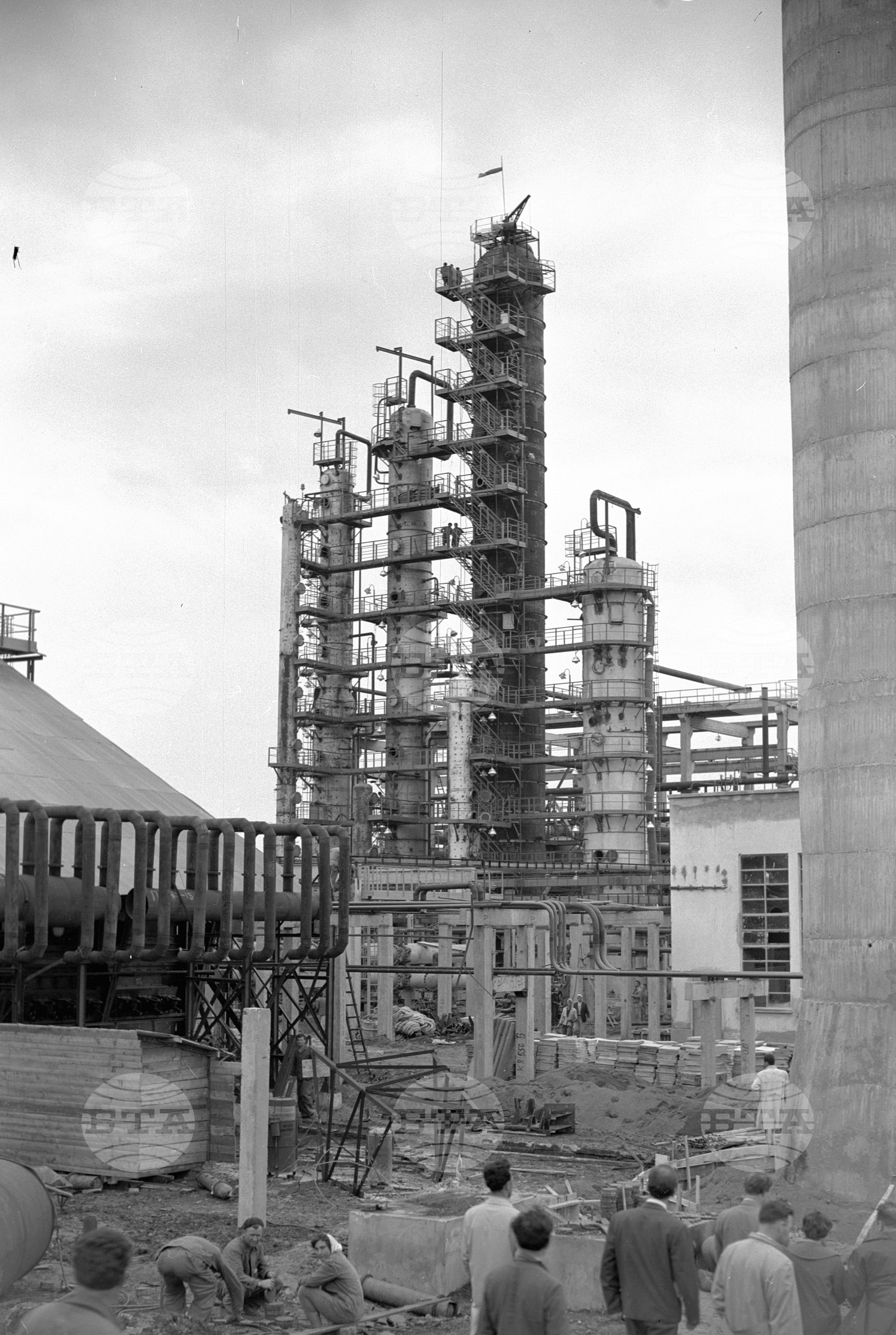 Нефтопреработвателния завод