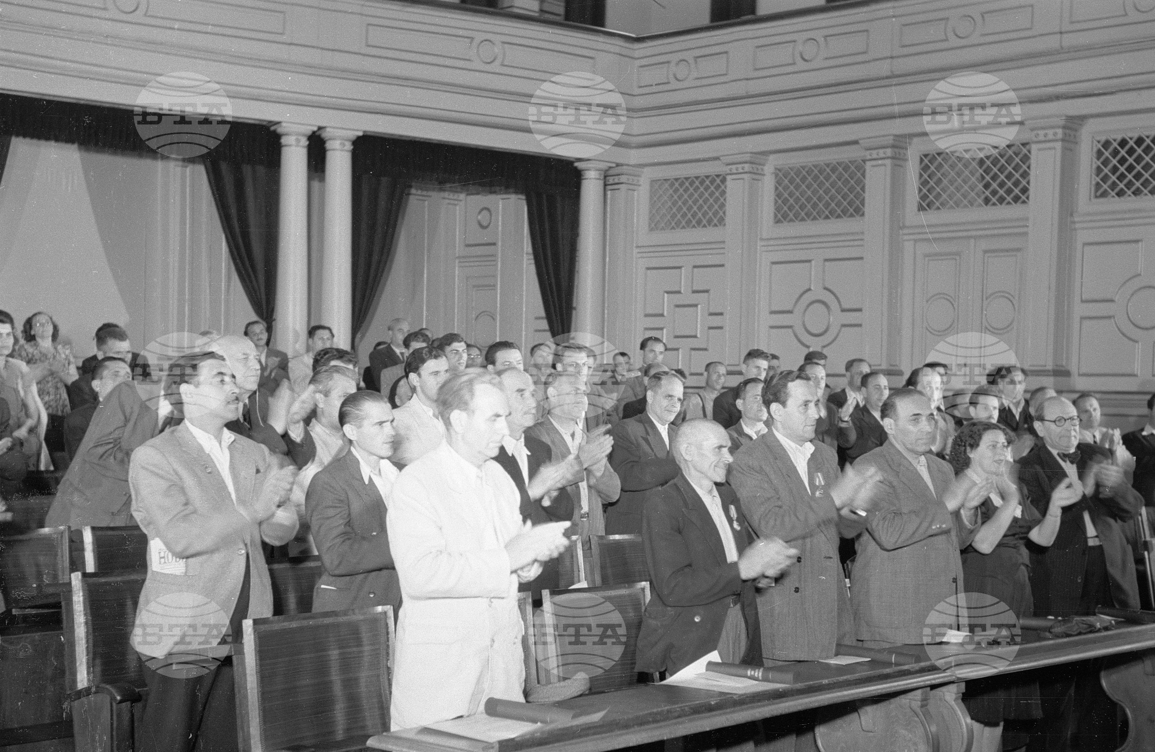 Връчване на Димитровски награди на лауреатите за 1951 година