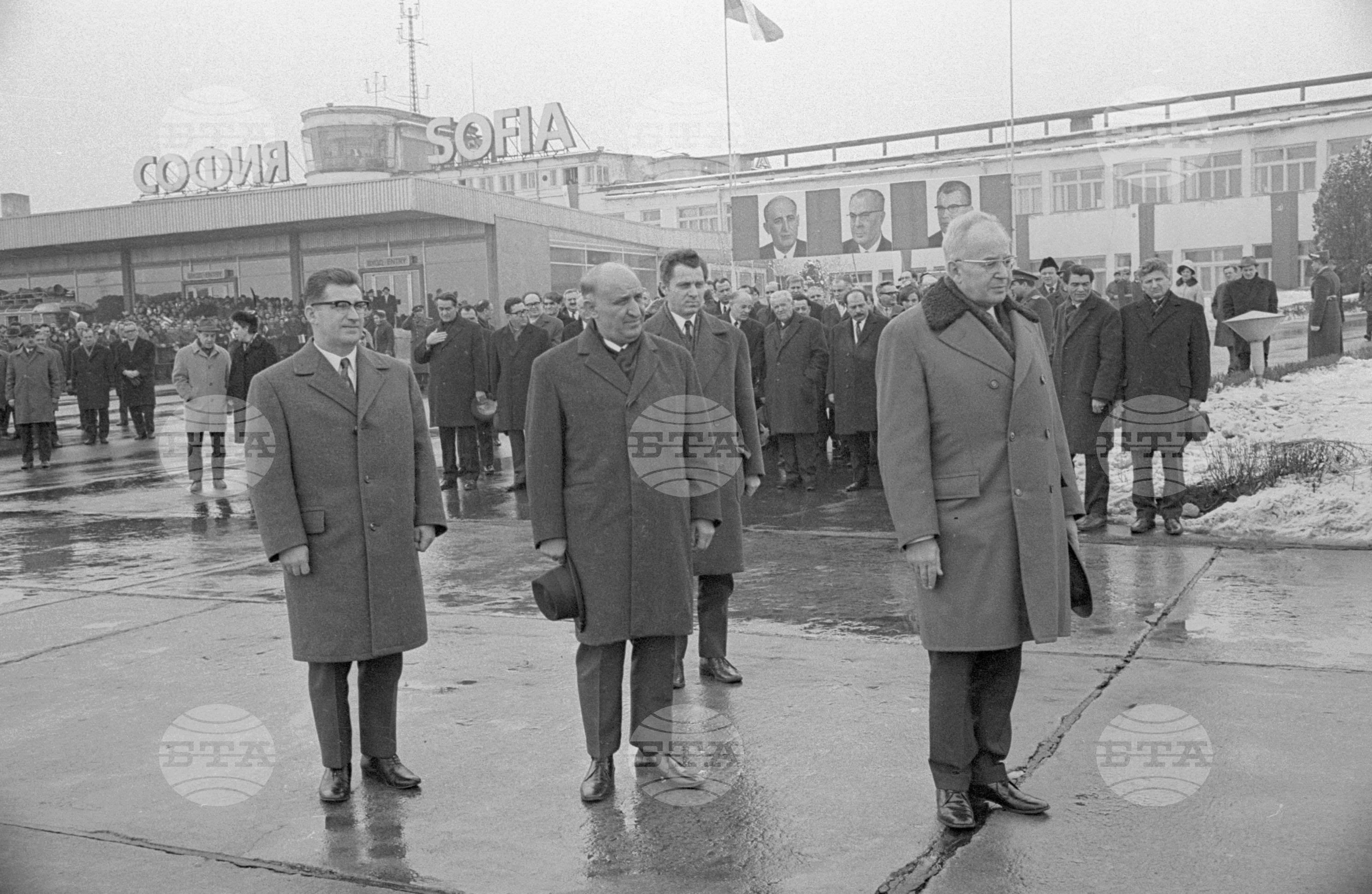 Изпращане на чехословашката партийно - правителствена делегация на аерогара София
