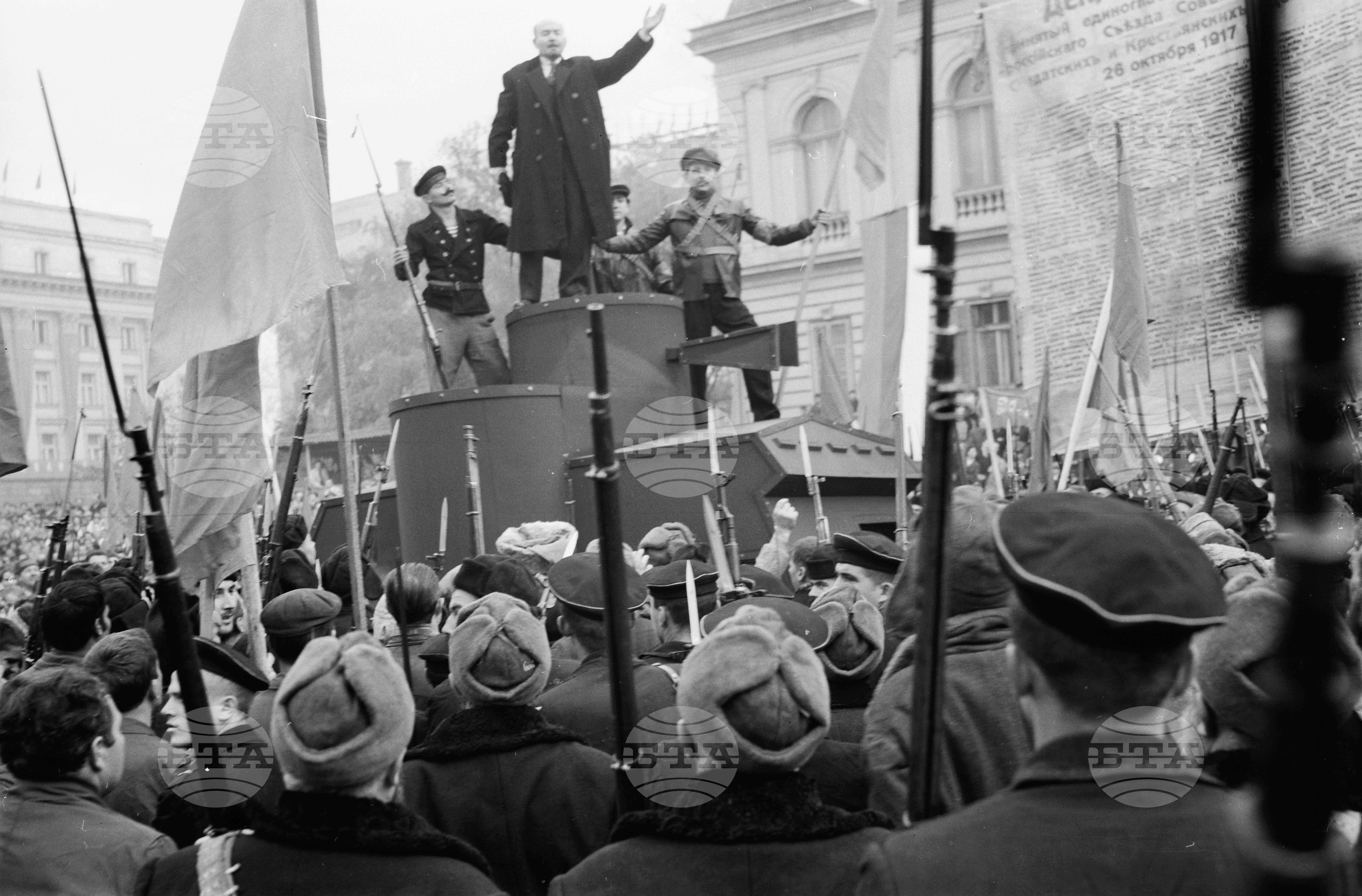 Възторжена манифестация на софийските трудещи се по случай 46-годишнината на Октомврийската социалистическа революция
