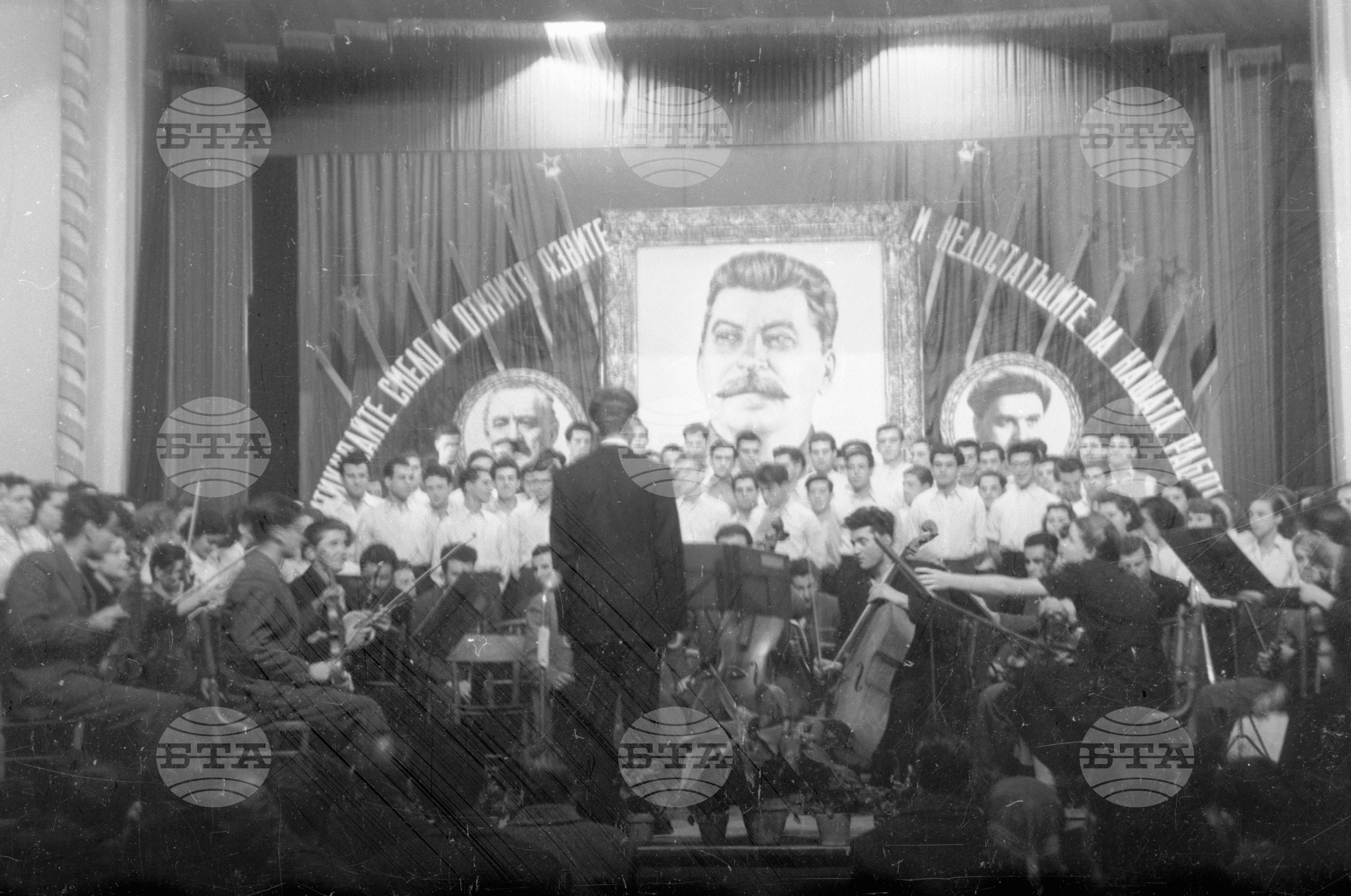Втори пленум на ЦК на ДСНМ. 16 юни 1951 г. Събрание на ДСНМ (Държавен съвет на народната младеж)